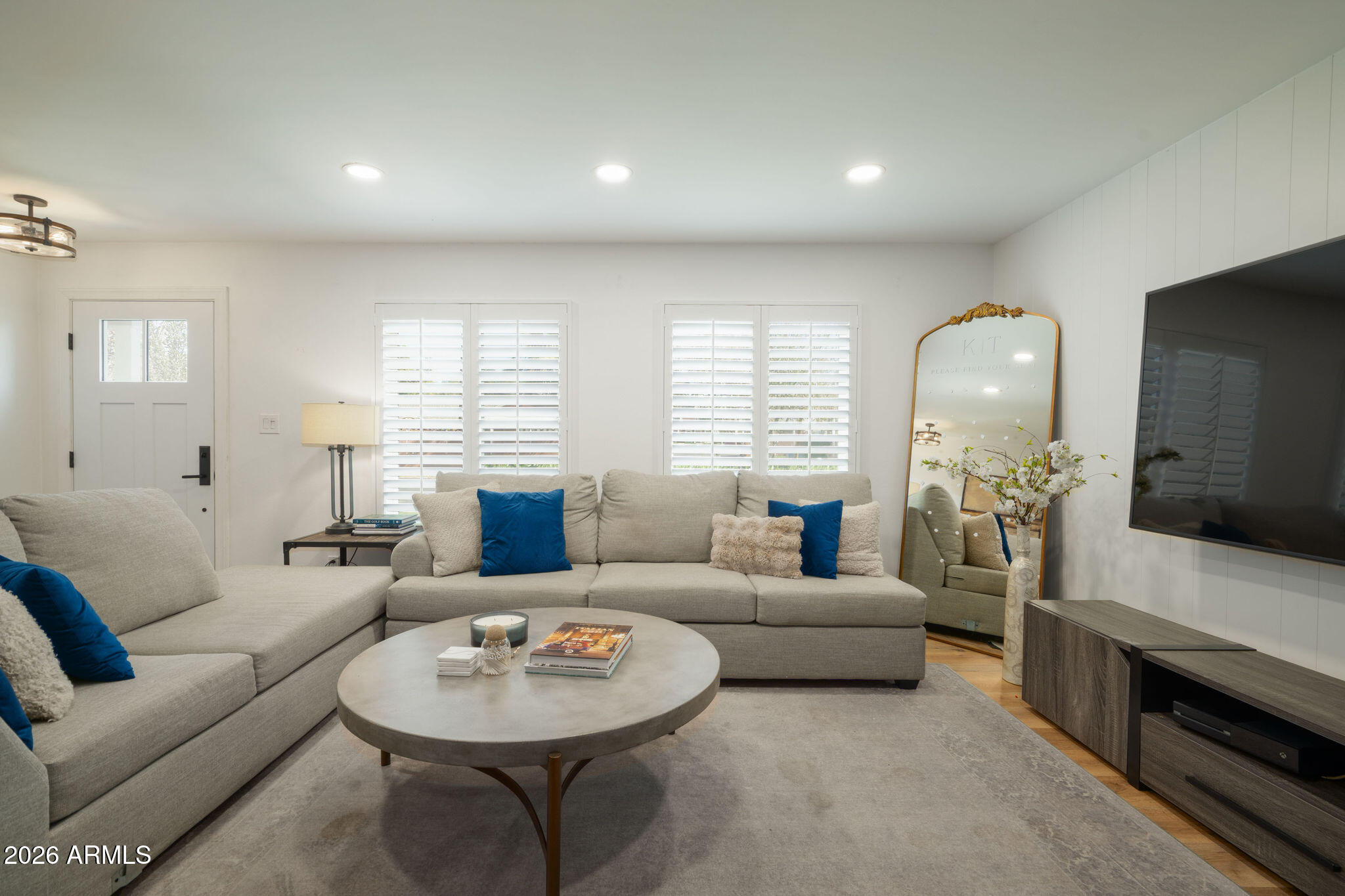 4009 E CAMPBELL Avenue