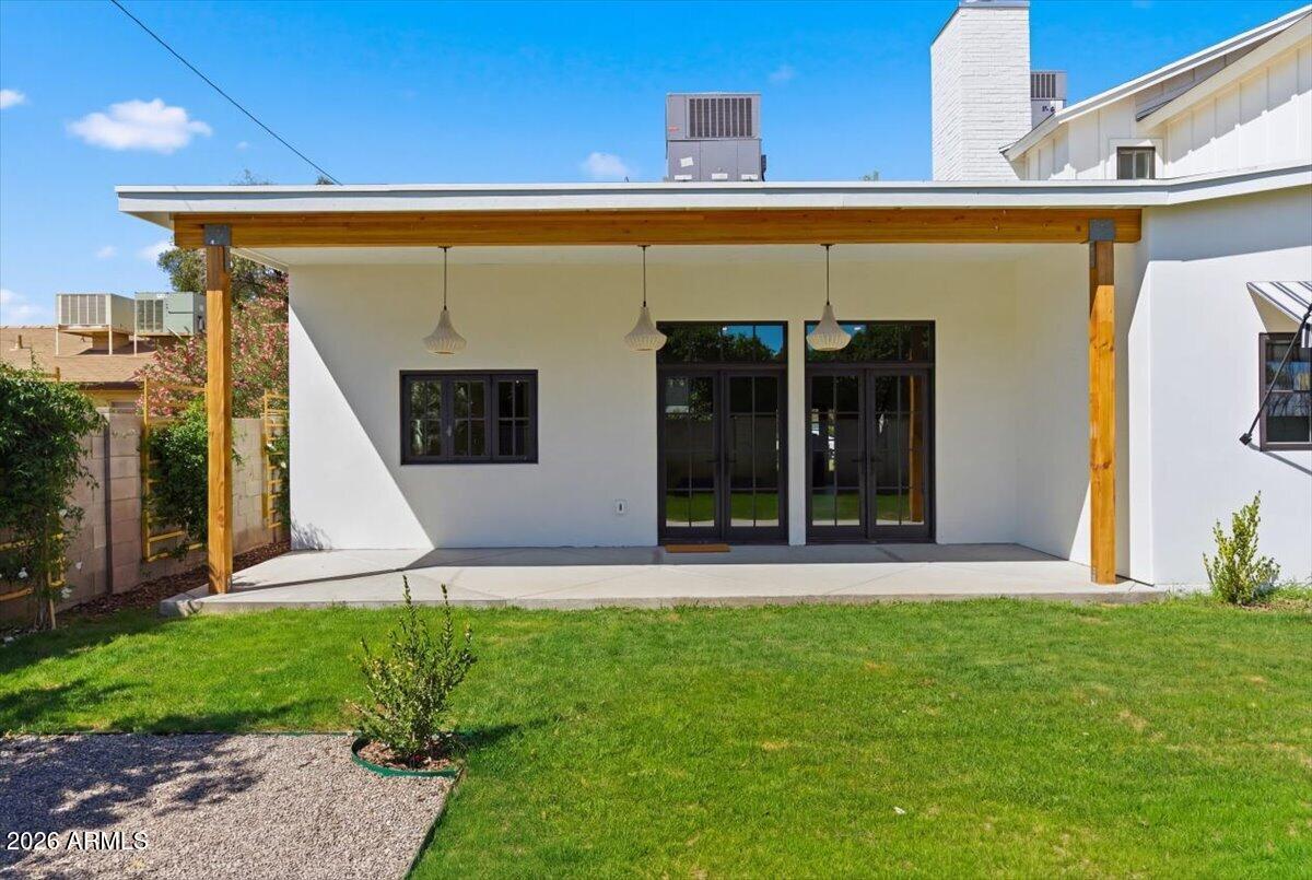 4835 E INDIANOLA Avenue