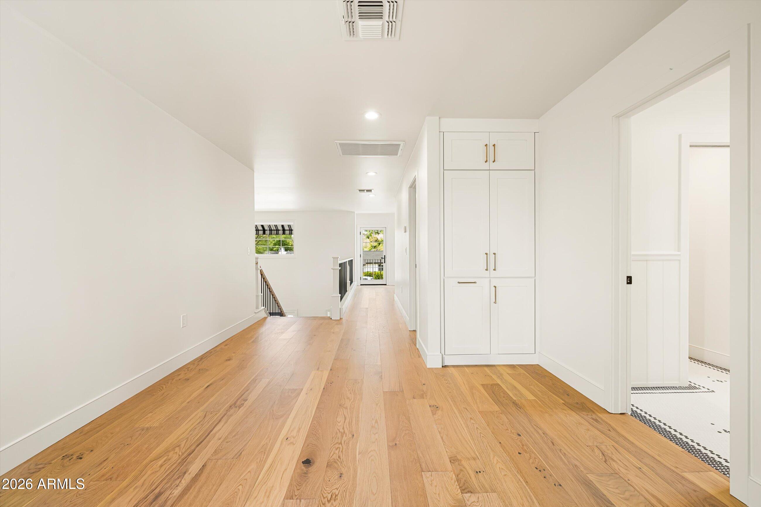 4835 E INDIANOLA Avenue