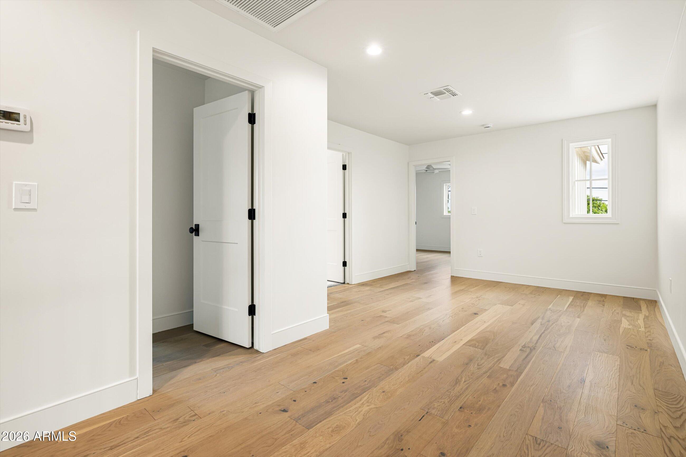 4835 E INDIANOLA Avenue