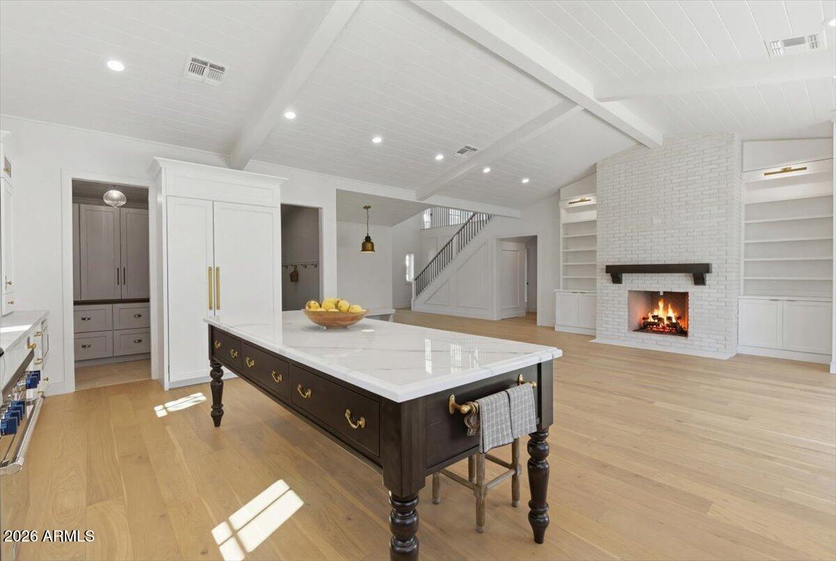 4835 E INDIANOLA Avenue