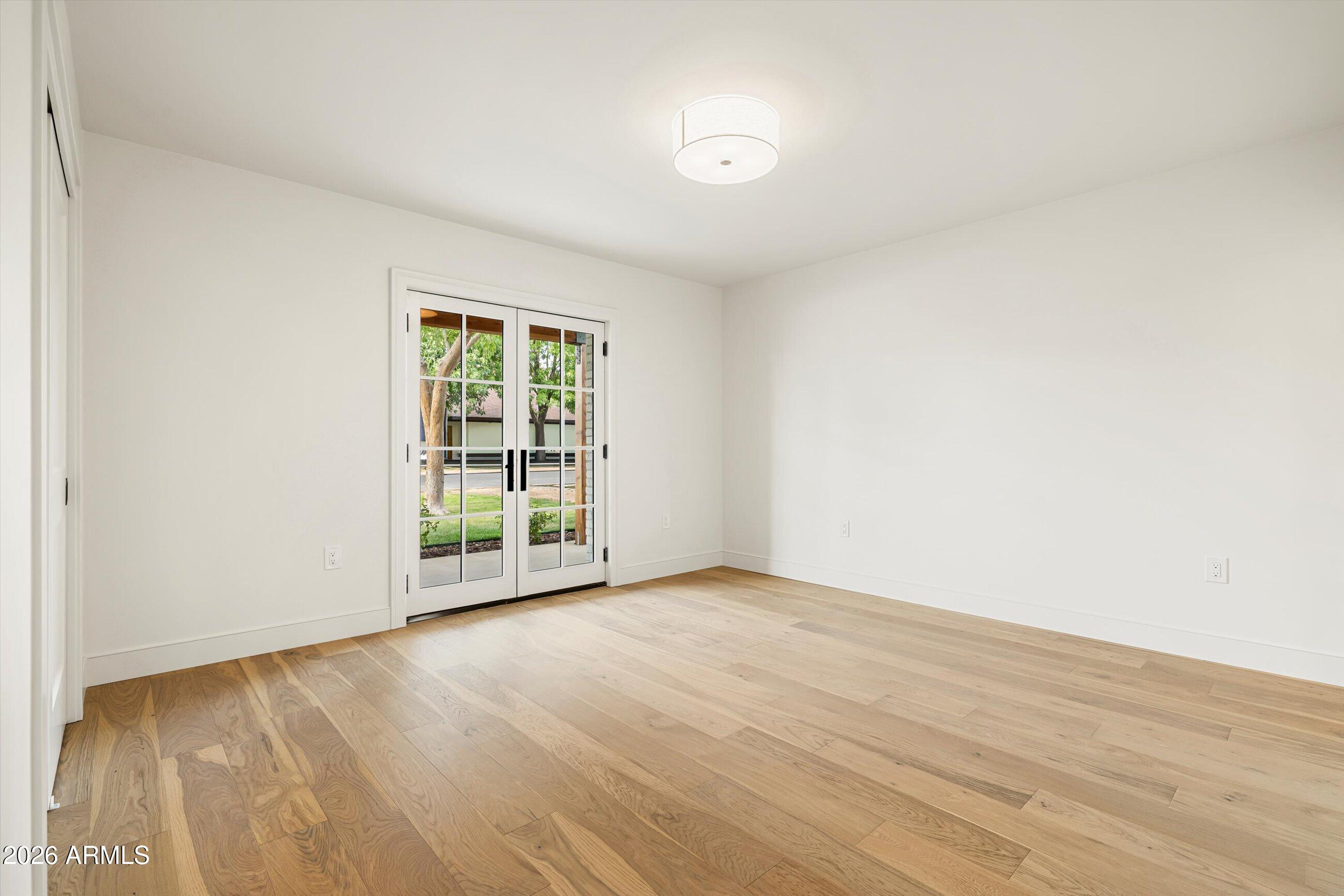 4835 E INDIANOLA Avenue