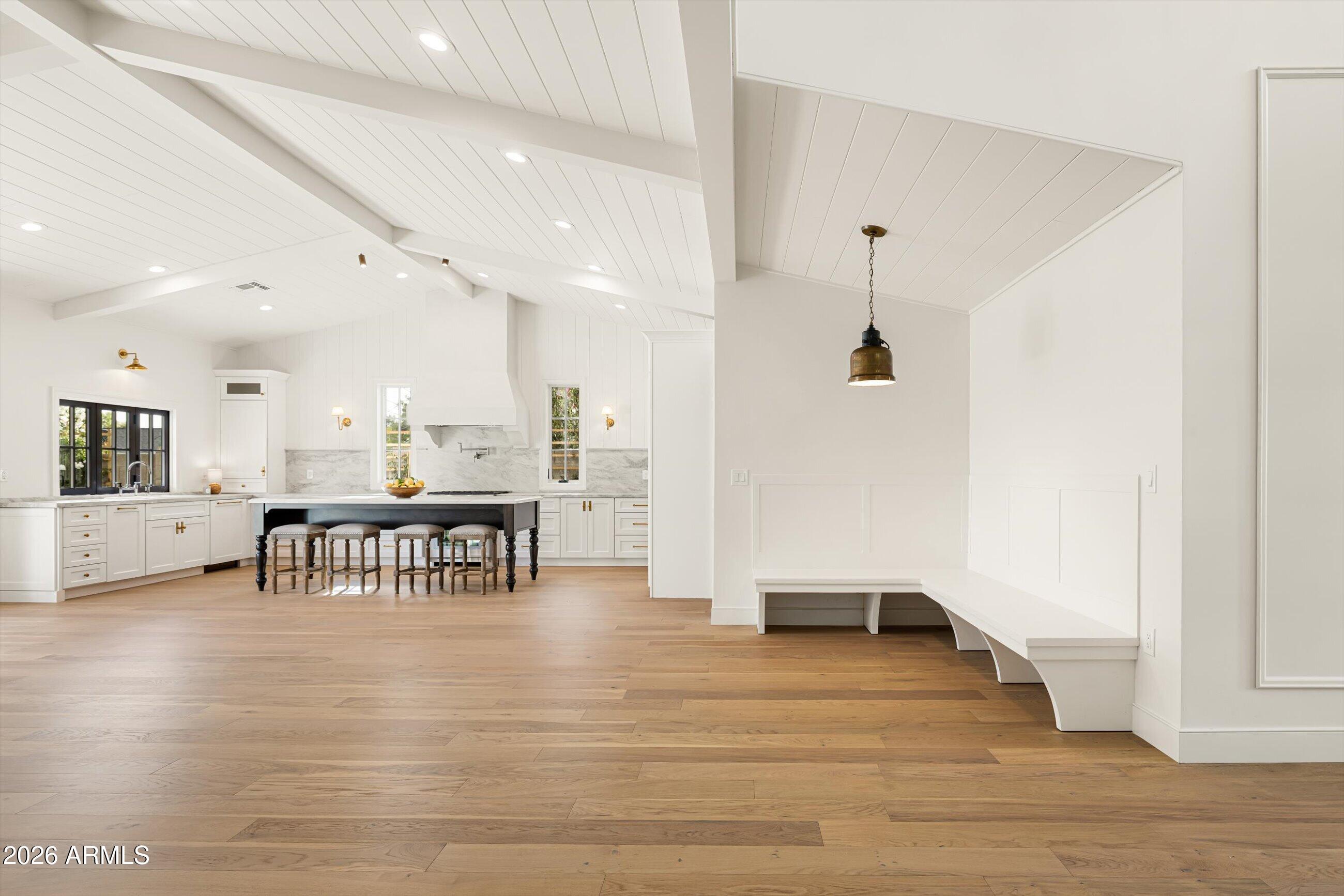 4835 E INDIANOLA Avenue