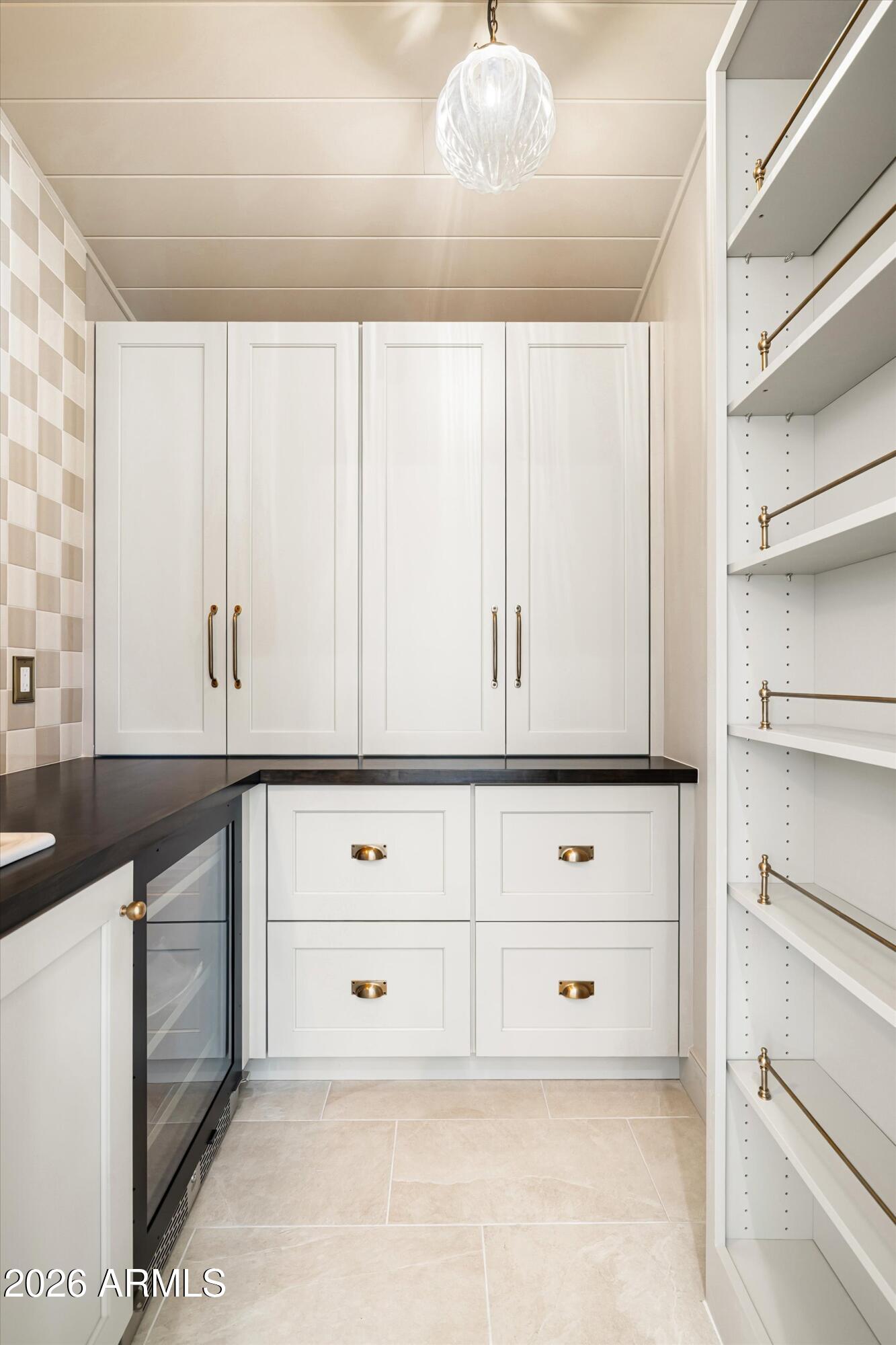 4835 E INDIANOLA Avenue