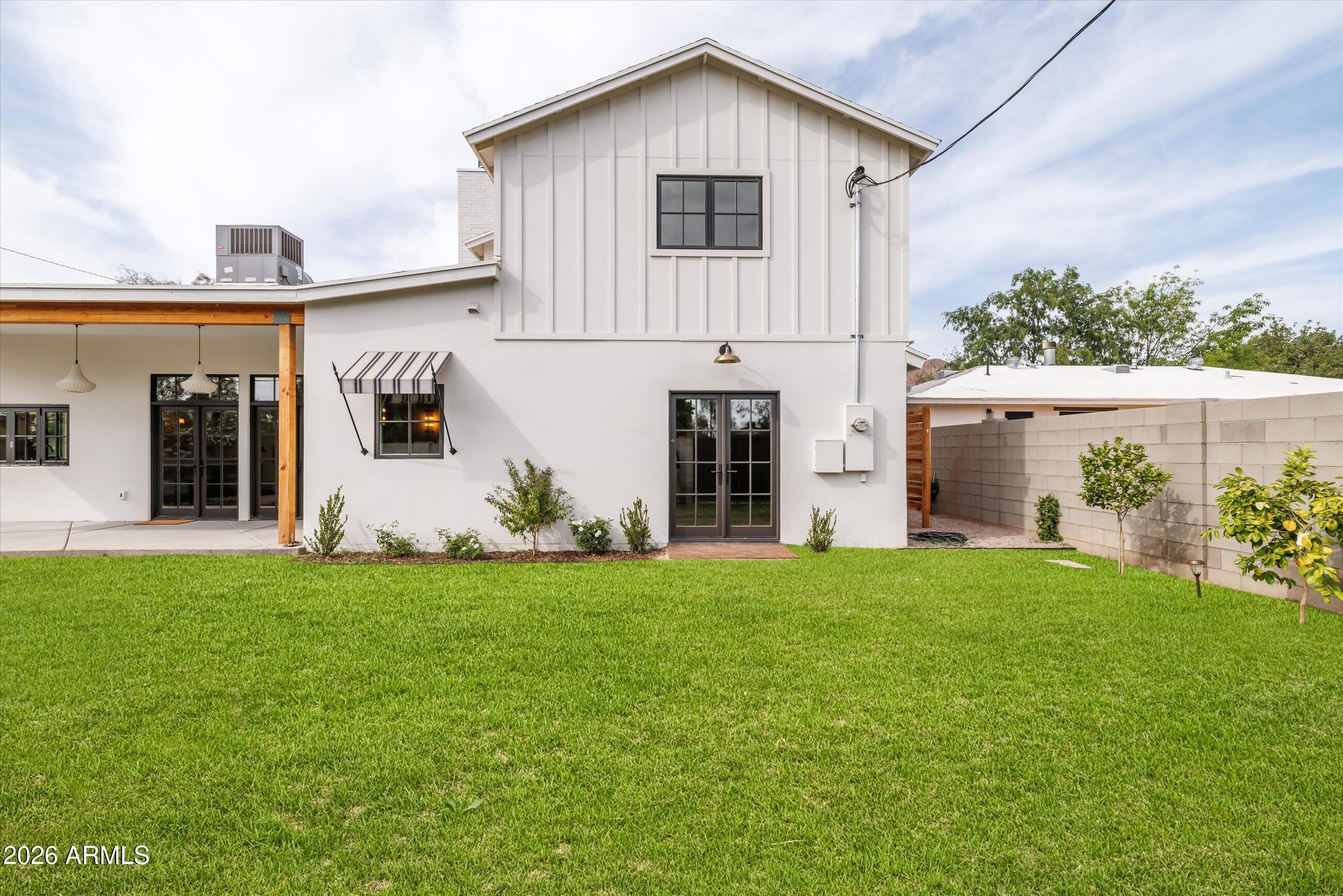 4835 E INDIANOLA Avenue