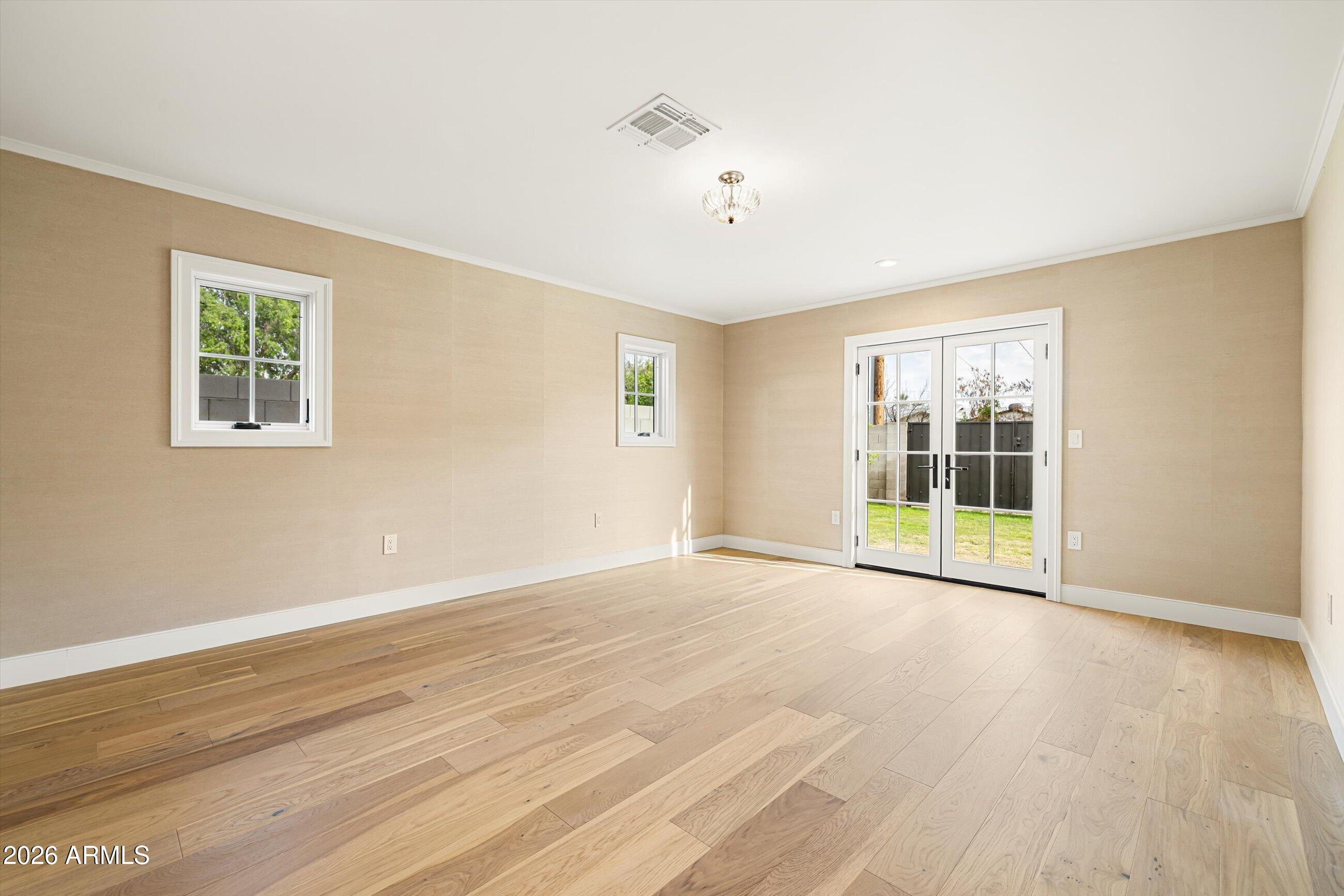 4835 E INDIANOLA Avenue