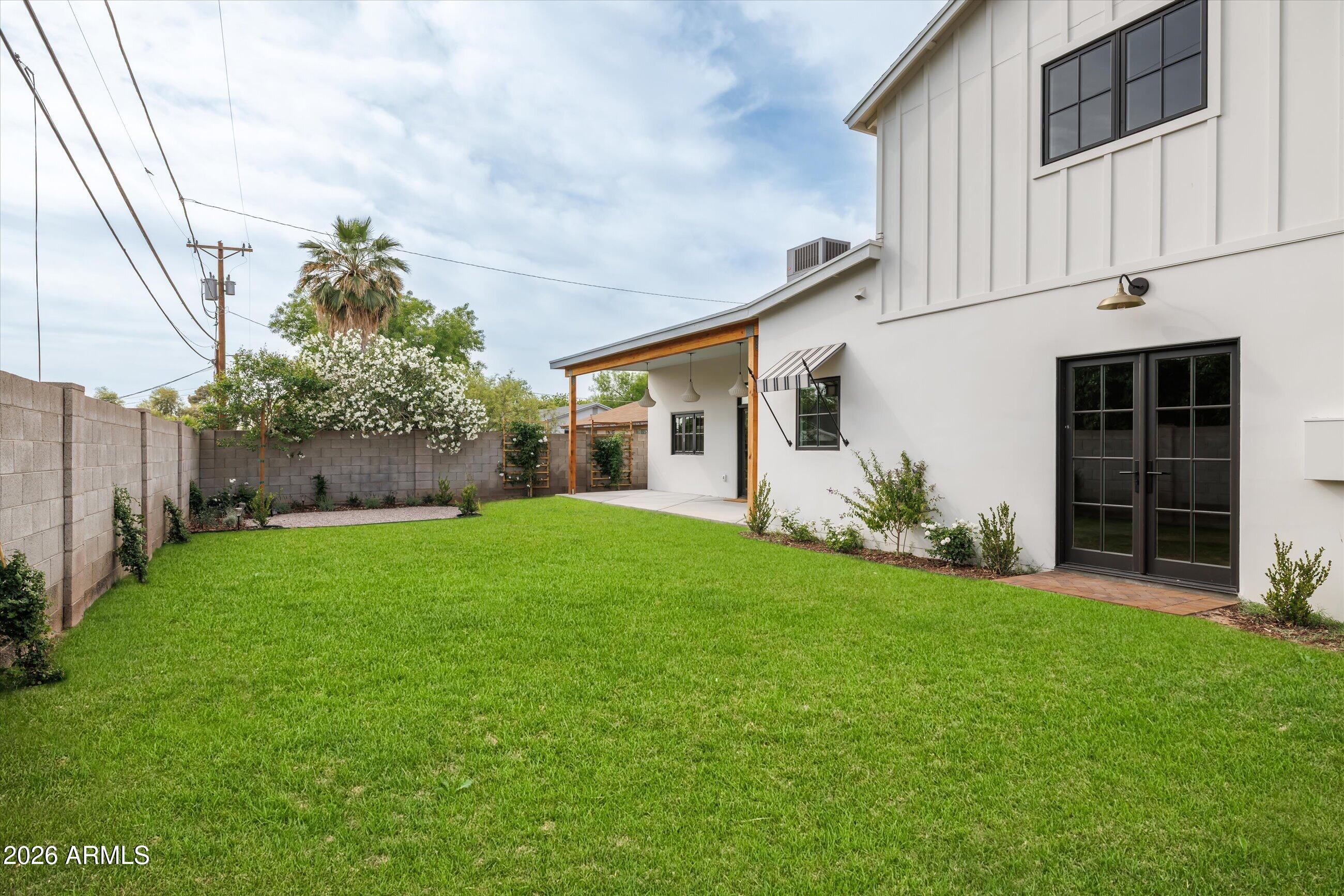 4835 E INDIANOLA Avenue