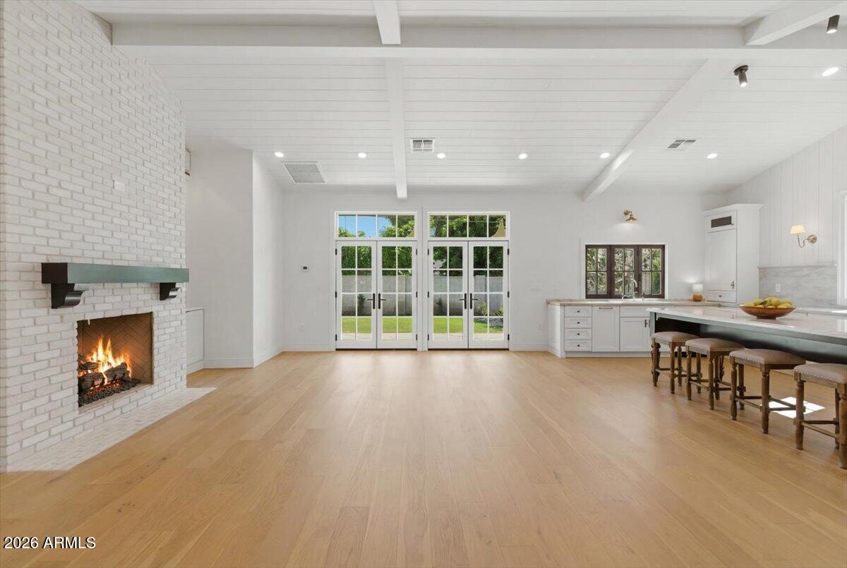 4835 E INDIANOLA Avenue