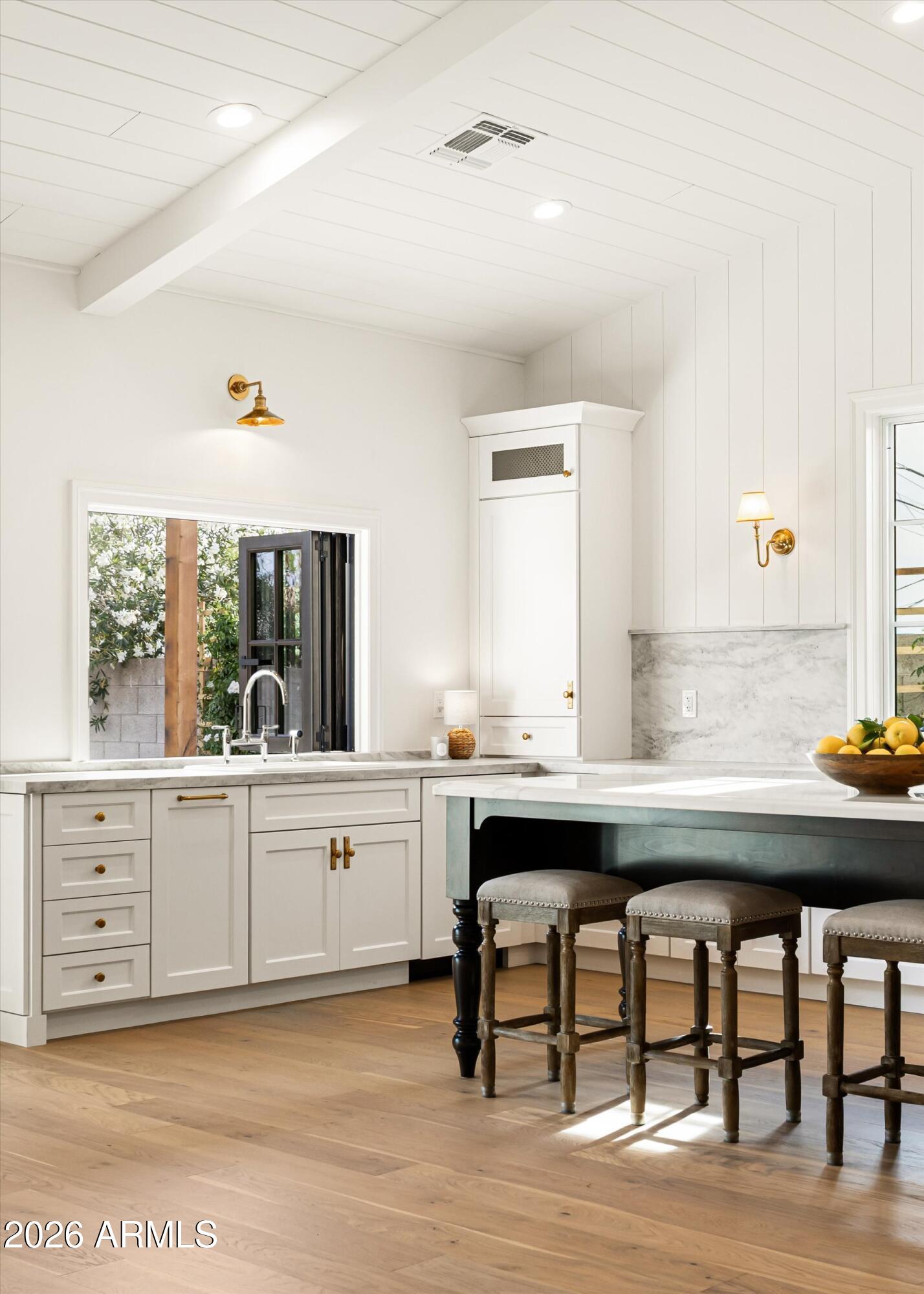 4835 E INDIANOLA Avenue