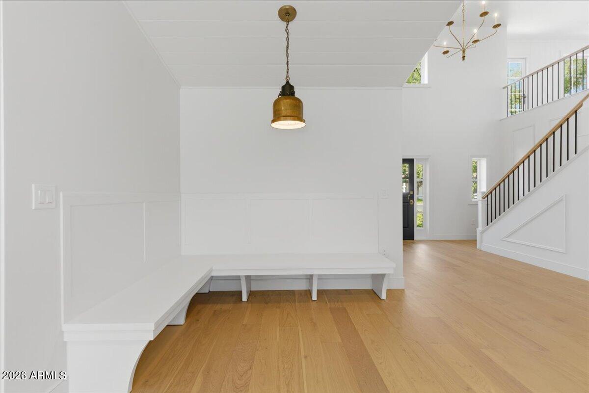 4835 E INDIANOLA Avenue