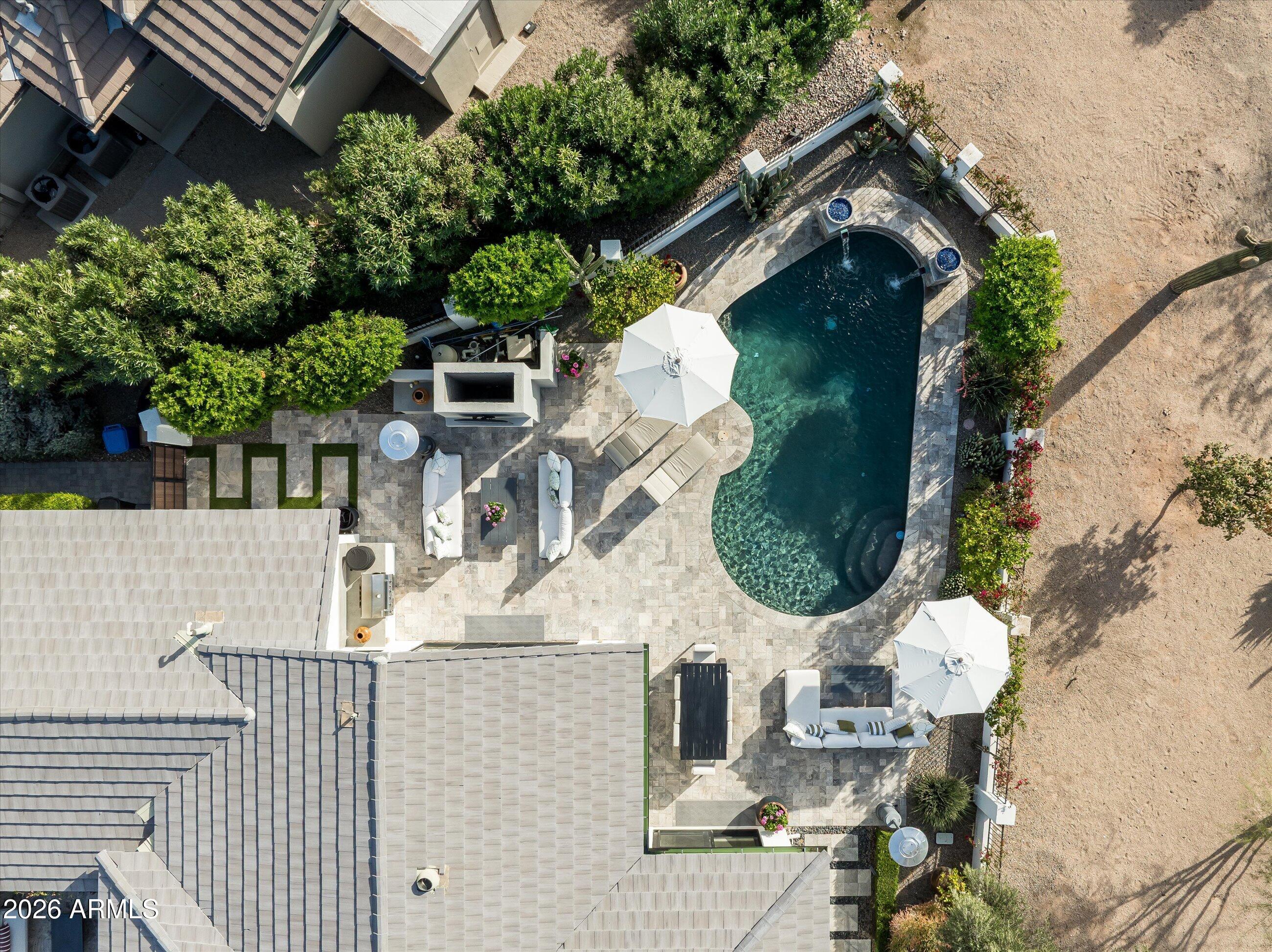 5635 E LINCOLN Drive 33