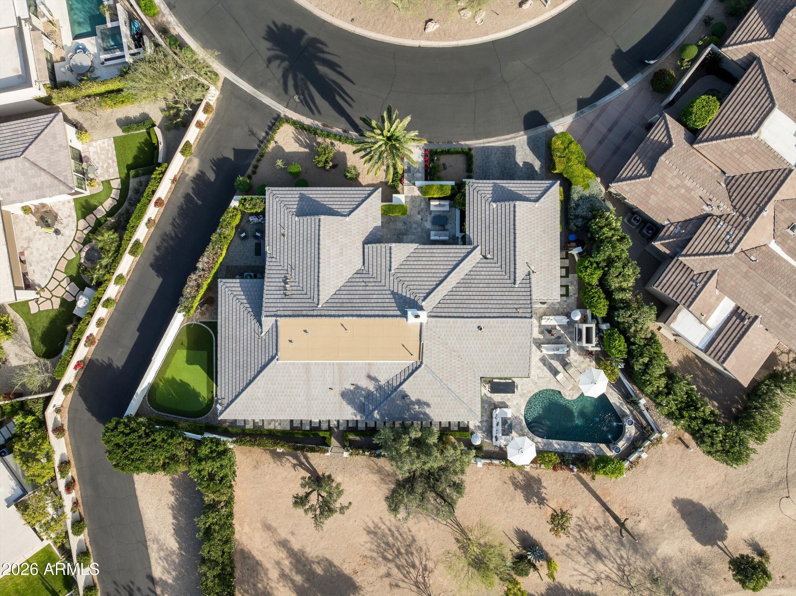 5635 E LINCOLN Drive 33
