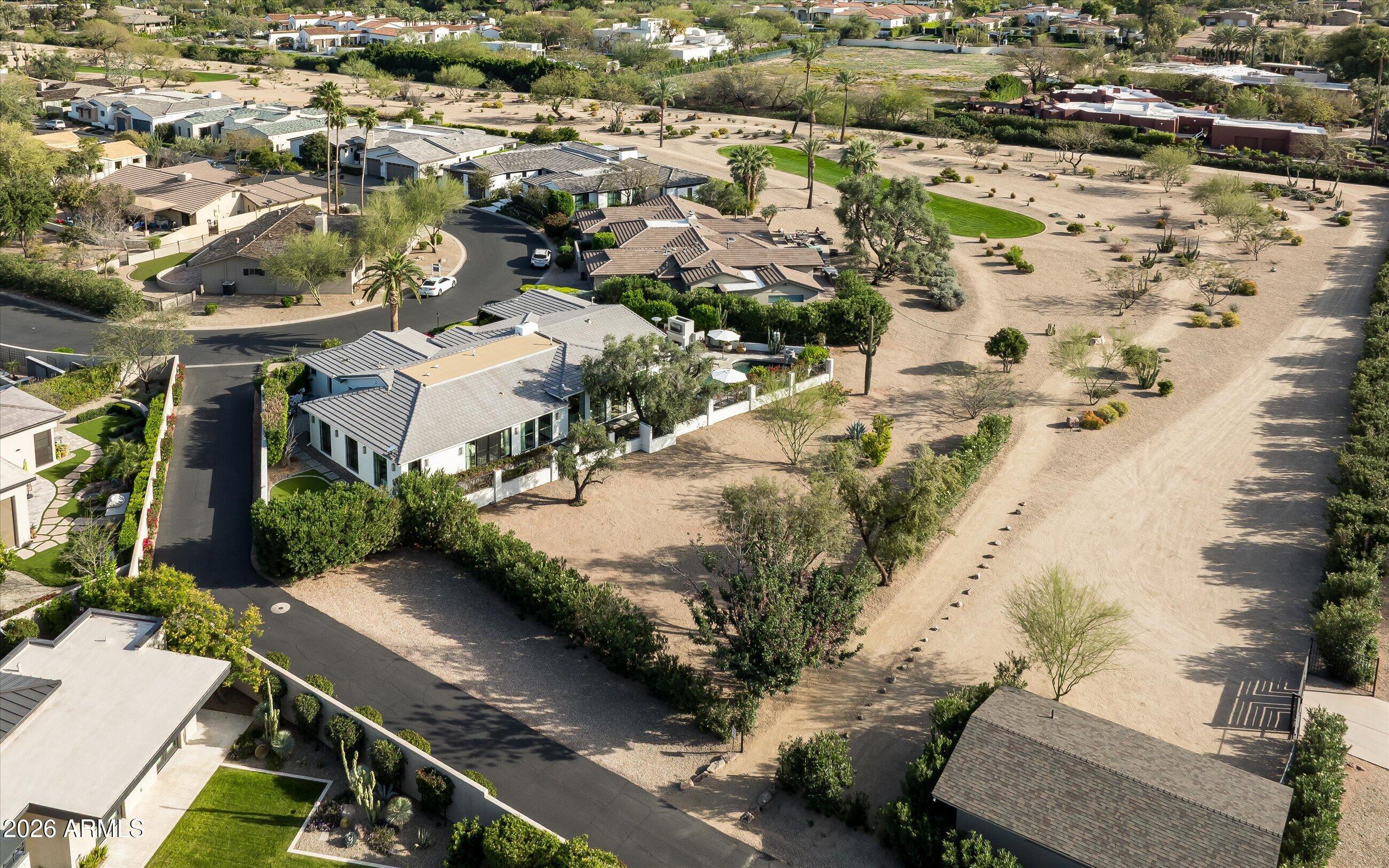 5635 E LINCOLN Drive 33