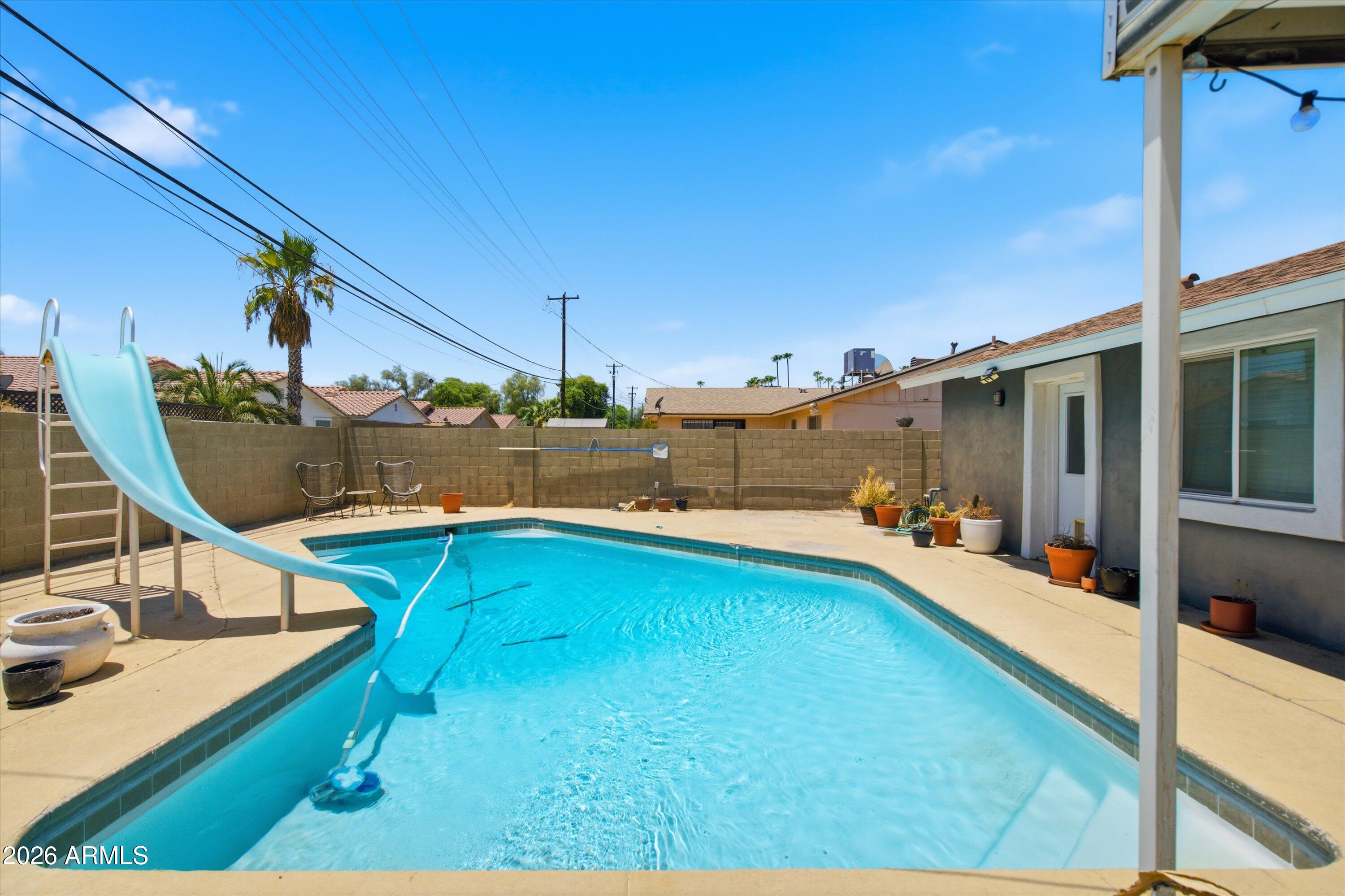 1015 E MARIGOLD Lane