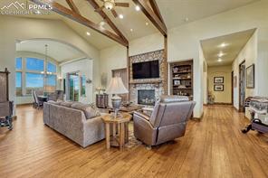 9565 Oak Springs Trail