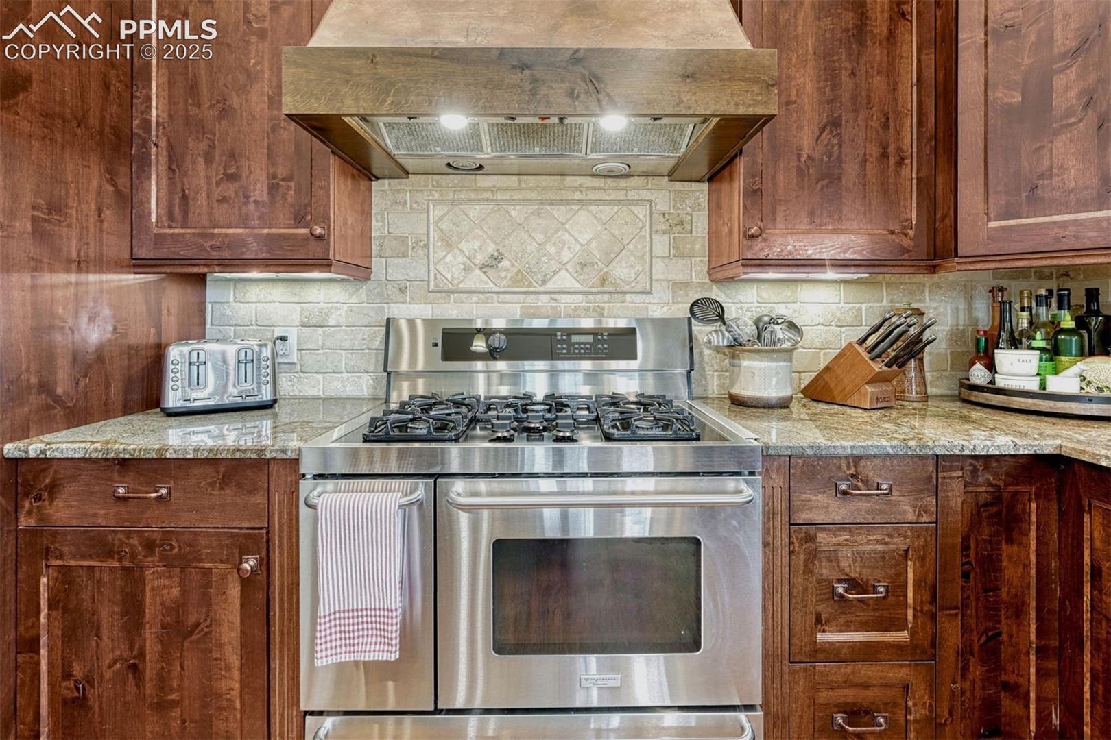 9565 Oak Springs Trail