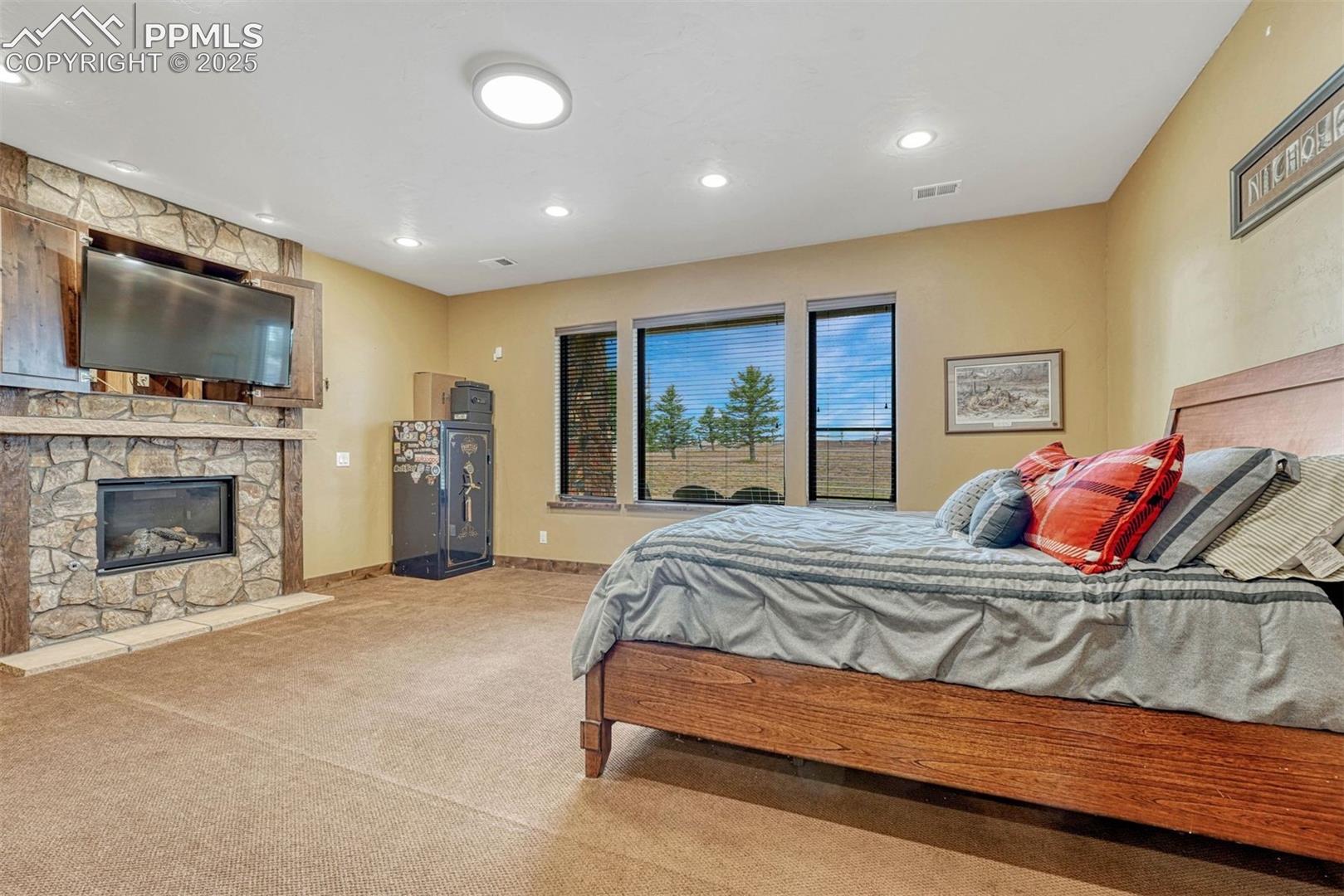 9565 Oak Springs Trail