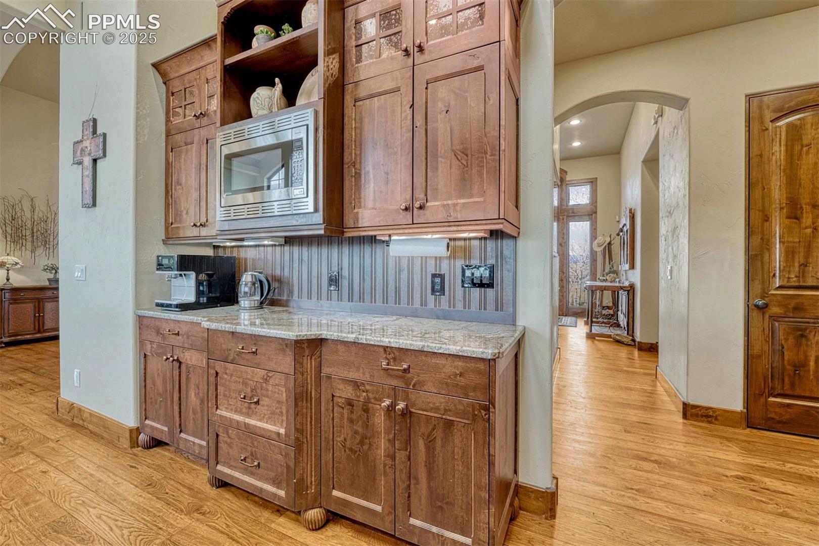 9565 Oak Springs Trail