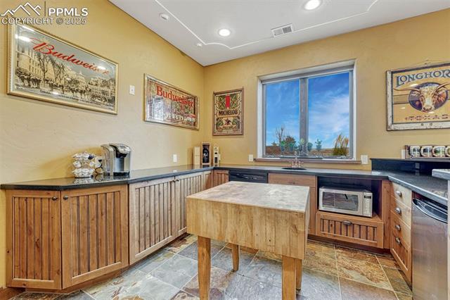 9565 Oak Springs Trail