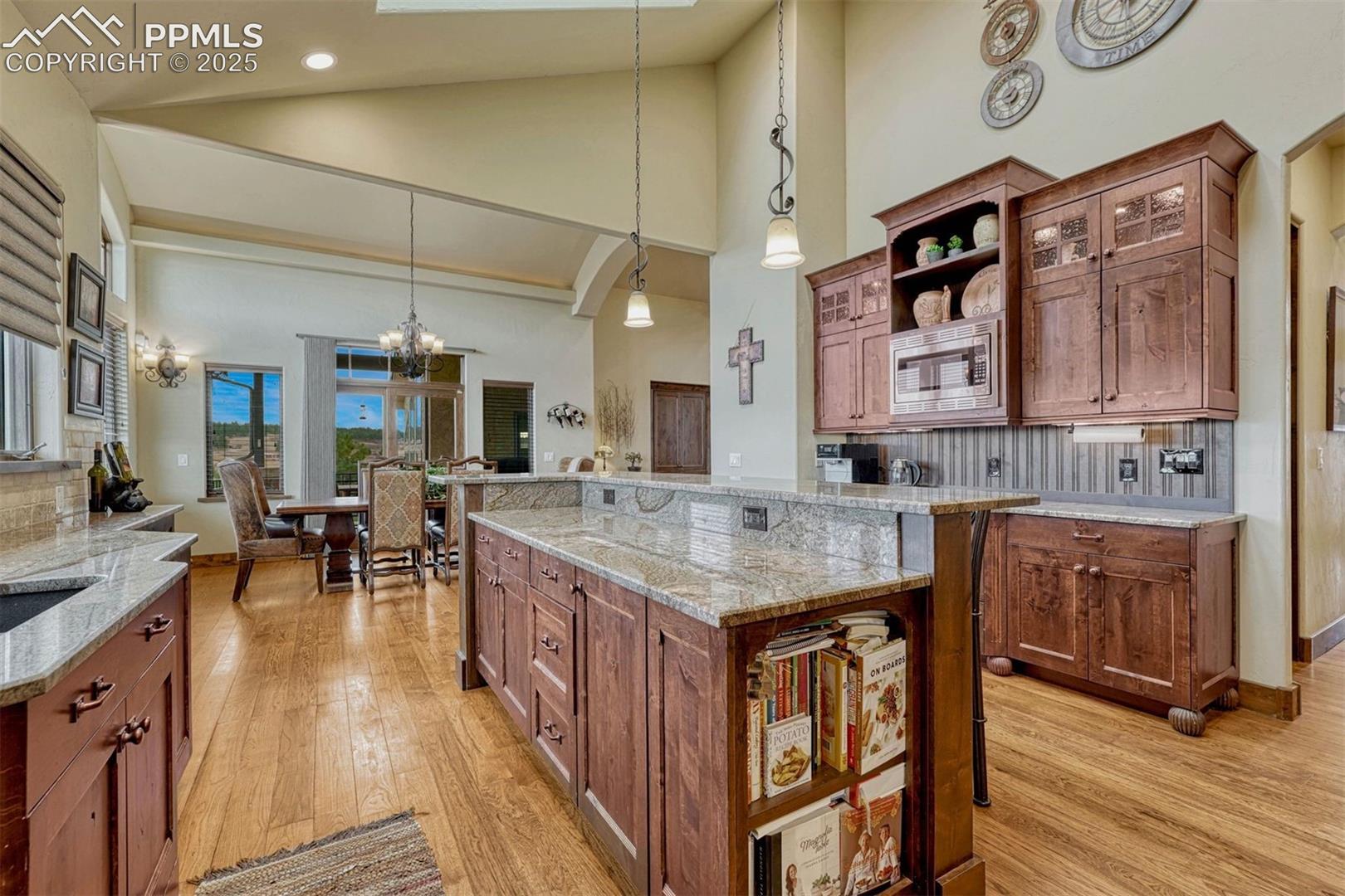 9565 Oak Springs Trail