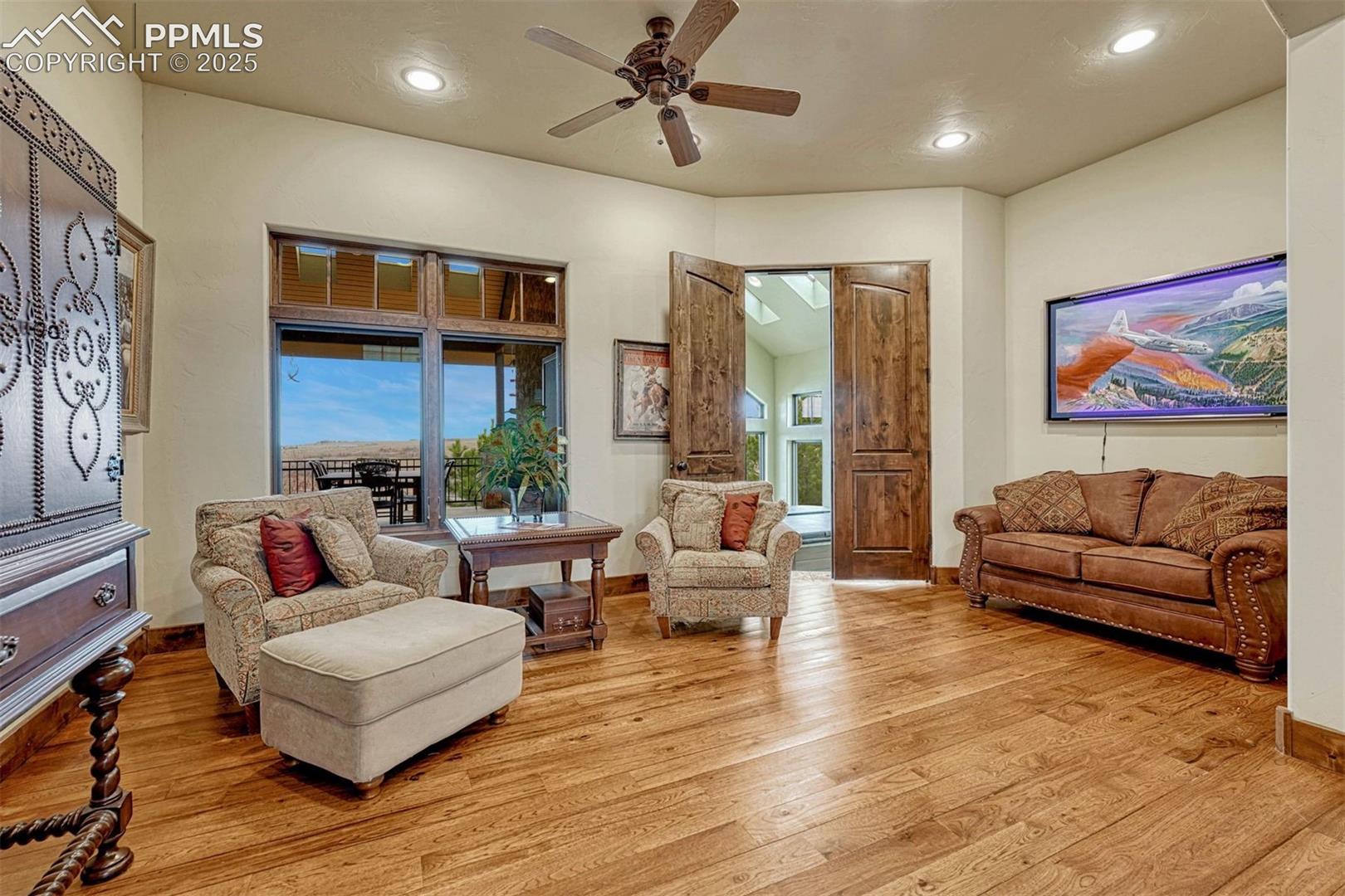 9565 Oak Springs Trail