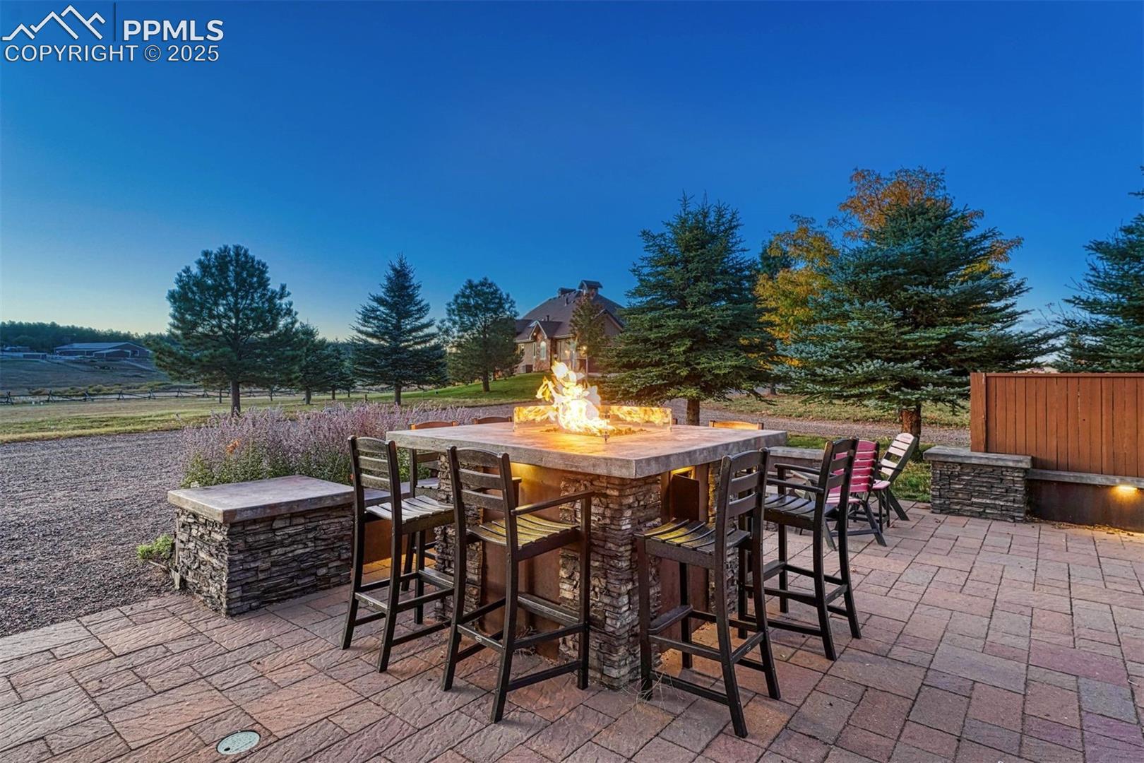 9565 Oak Springs Trail