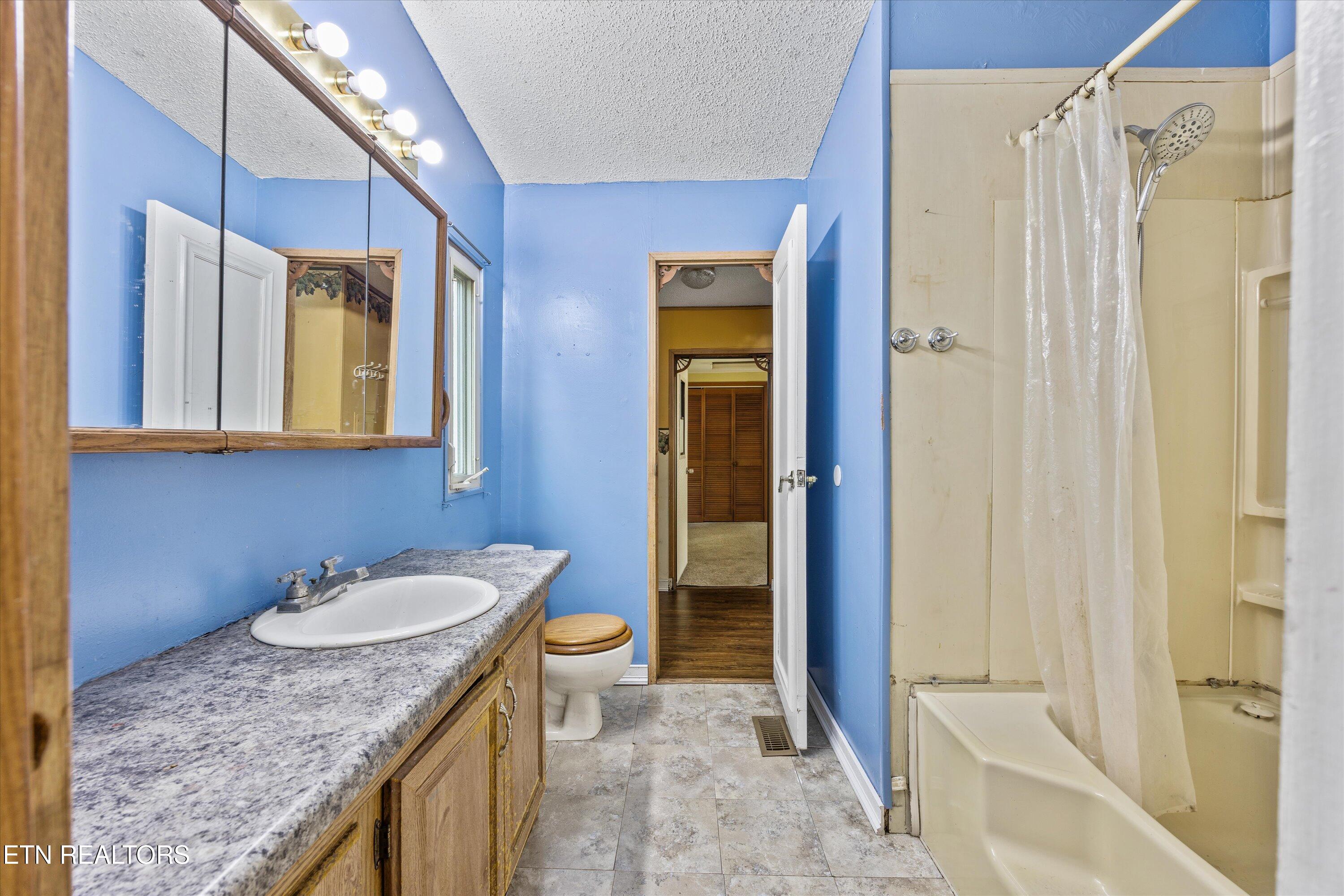 1070 Pine Grove Cir Circle