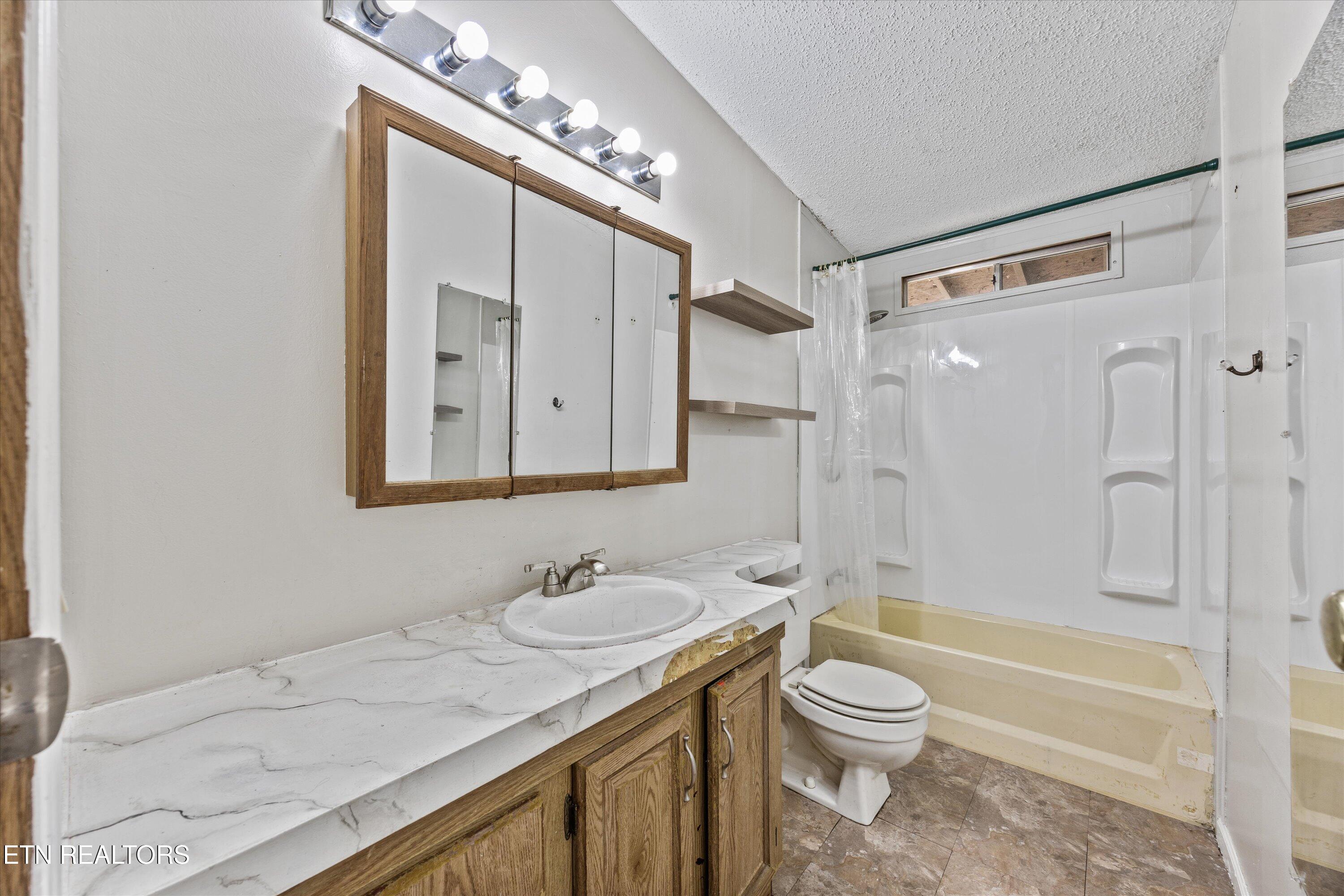 1070 Pine Grove Cir Circle