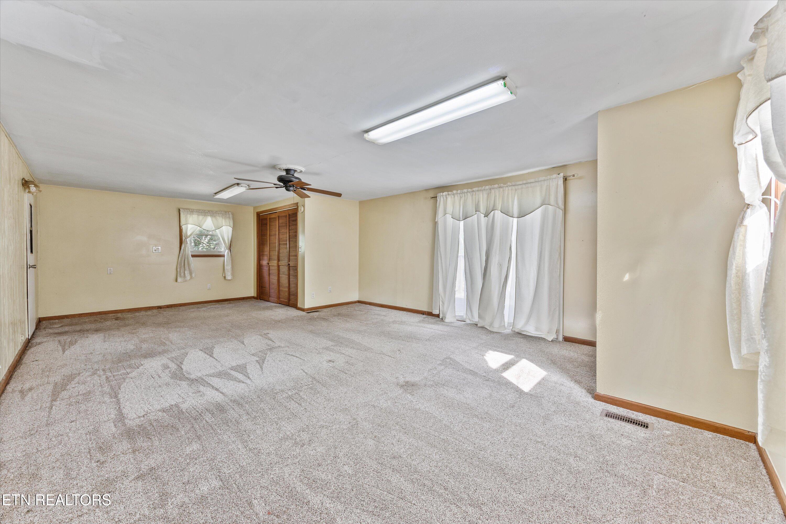 1070 Pine Grove Cir Circle