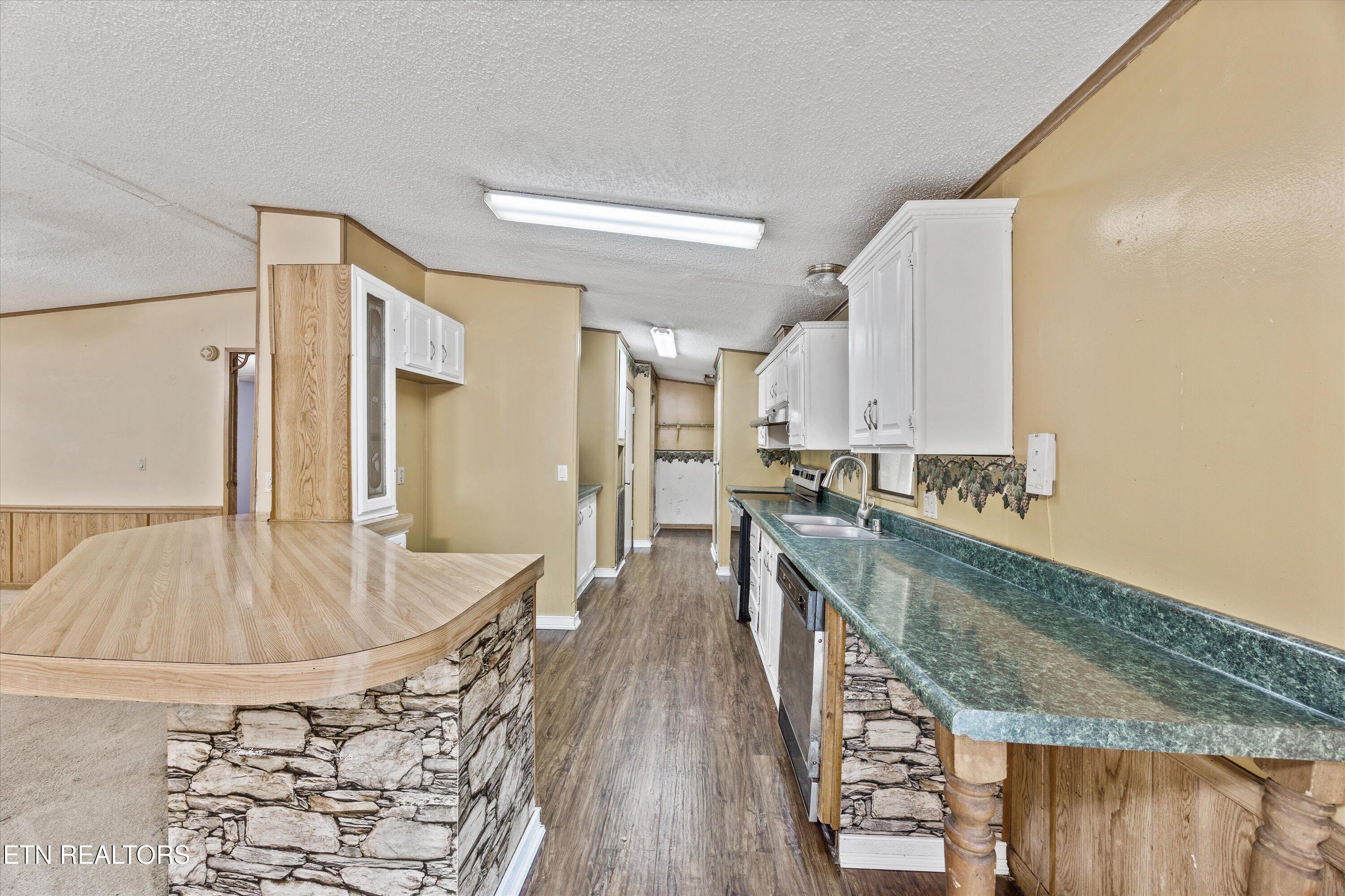 1070 Pine Grove Cir Circle