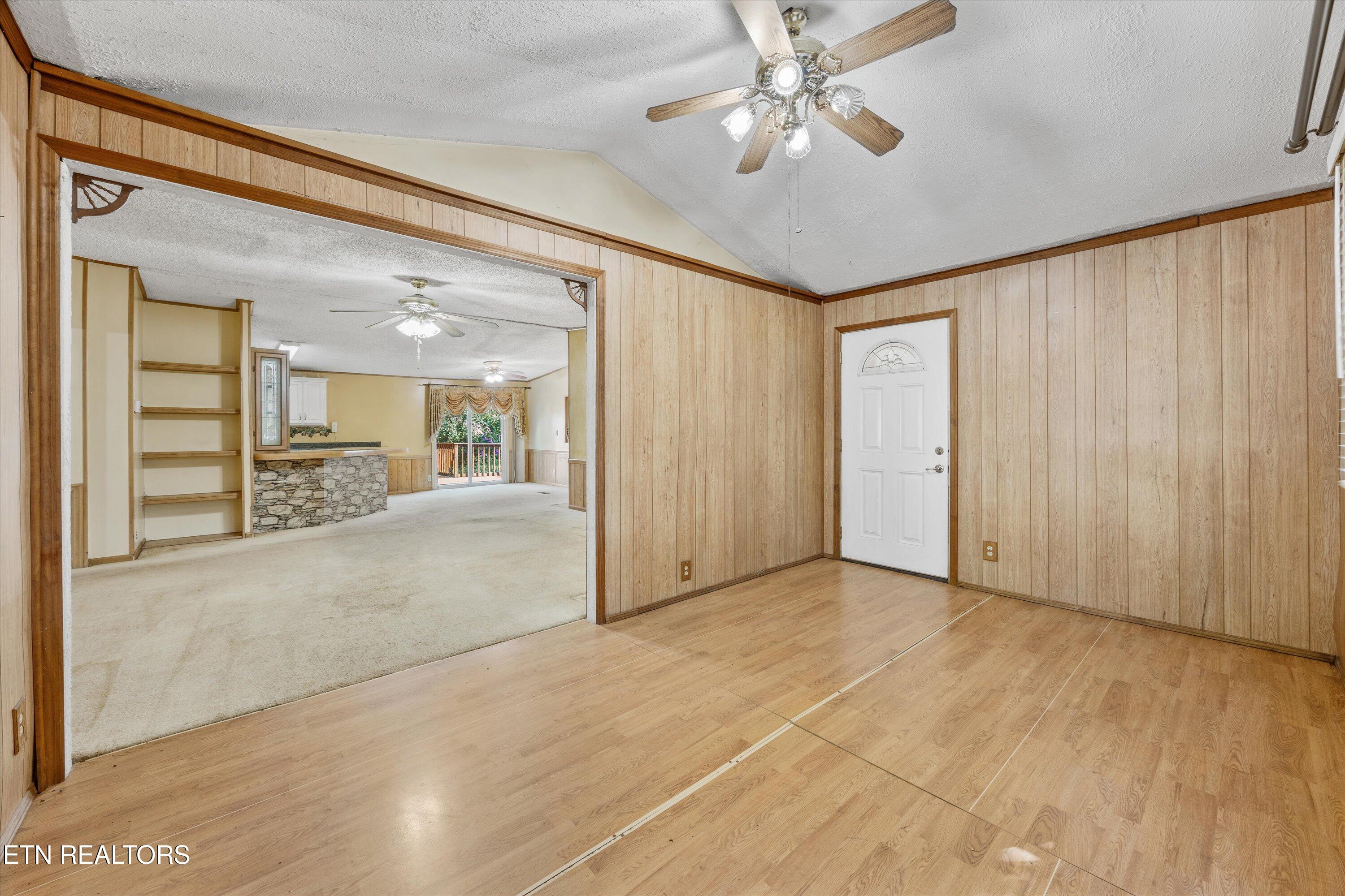 1070 Pine Grove Cir Circle