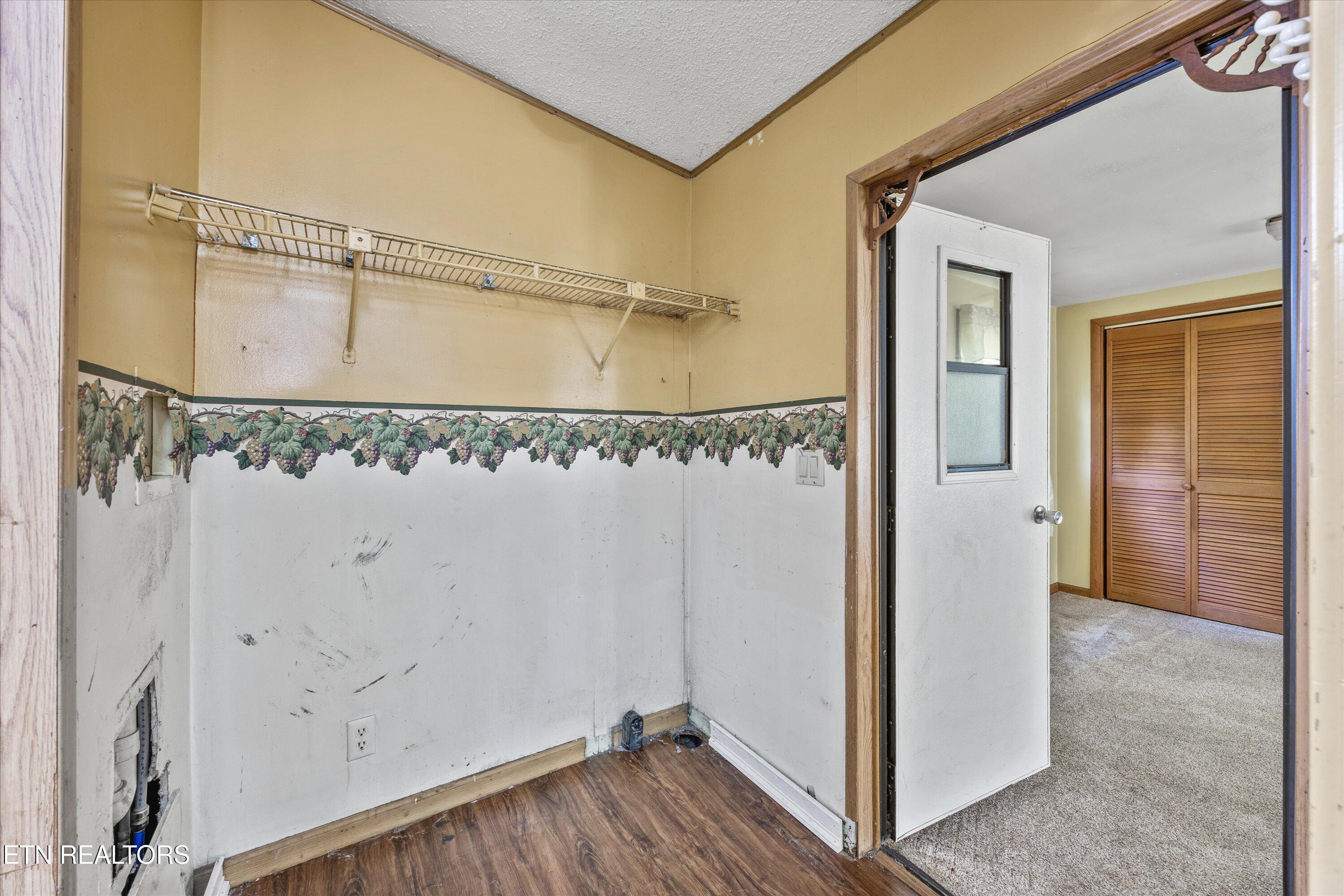 1070 Pine Grove Cir Circle