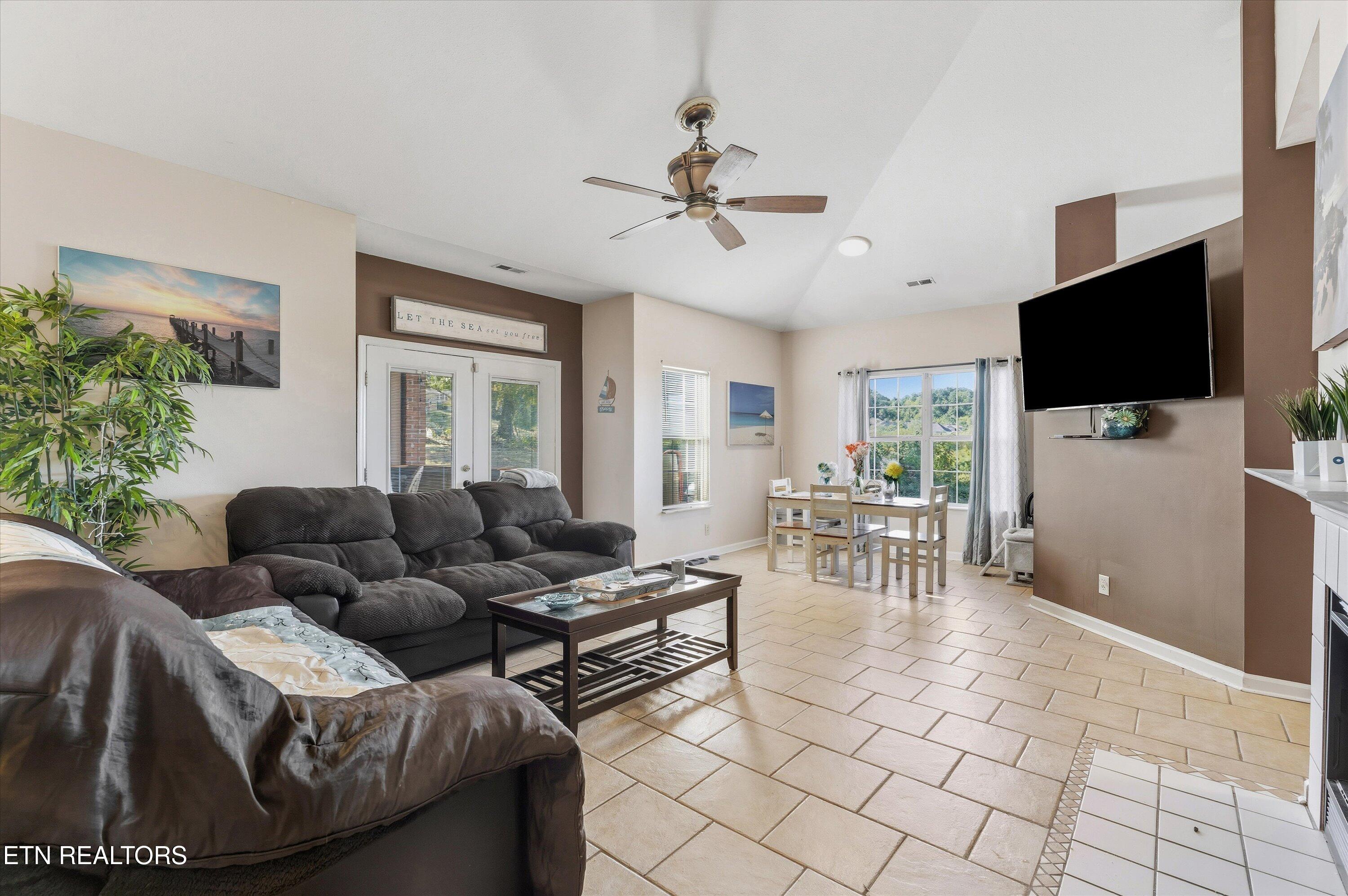 1053 Saint Johns Dr
