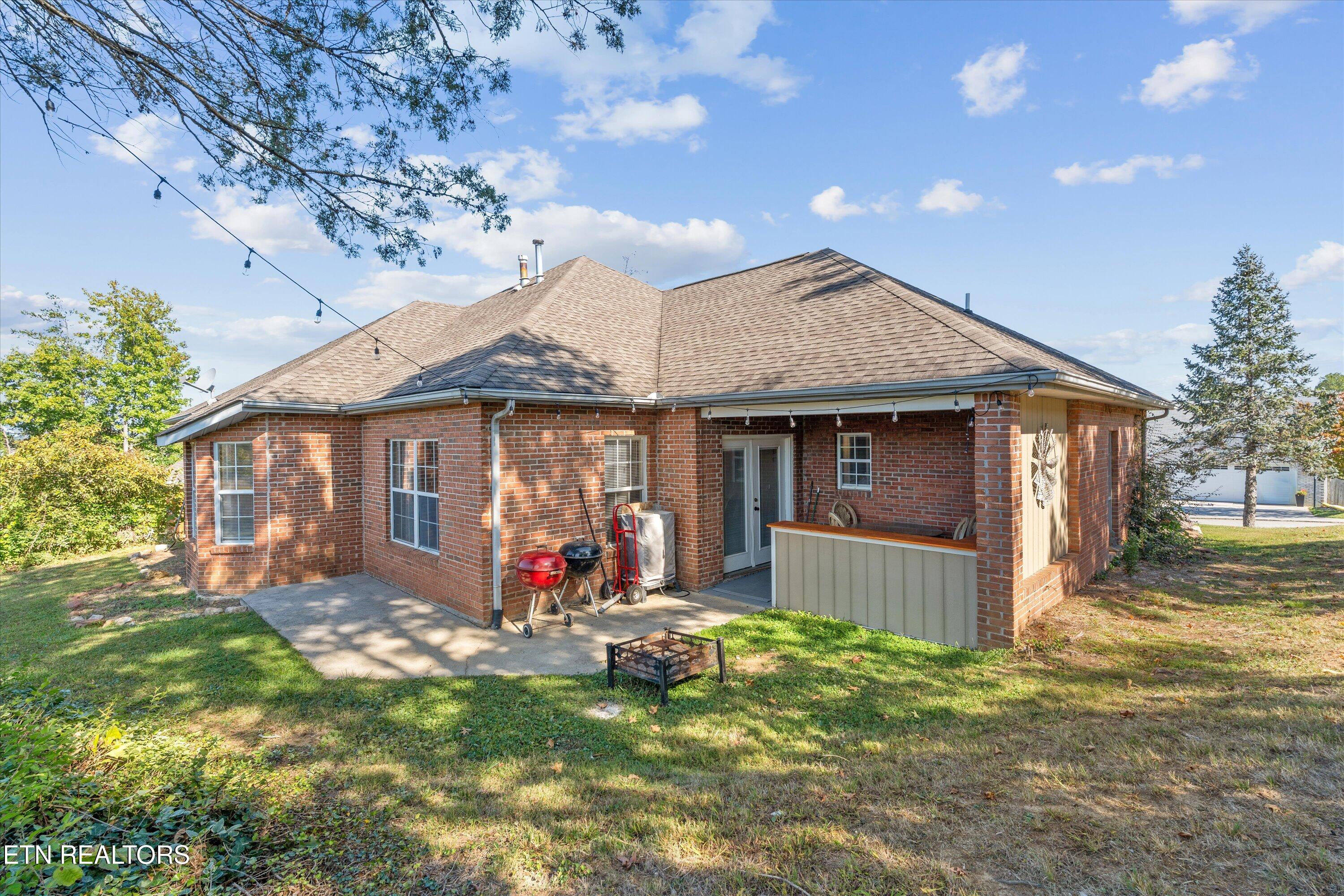 1053 Saint Johns Dr