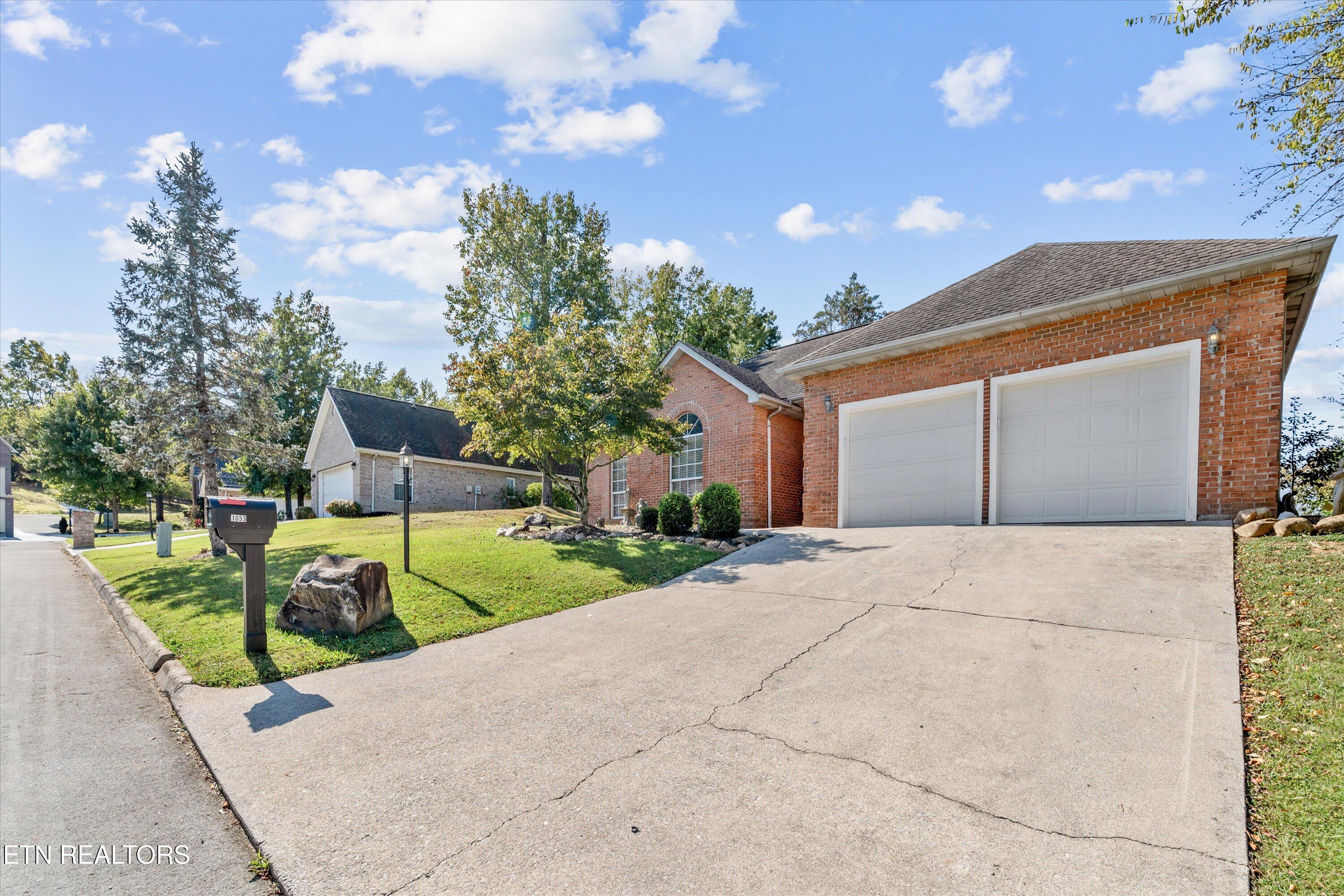 1053 Saint Johns Dr