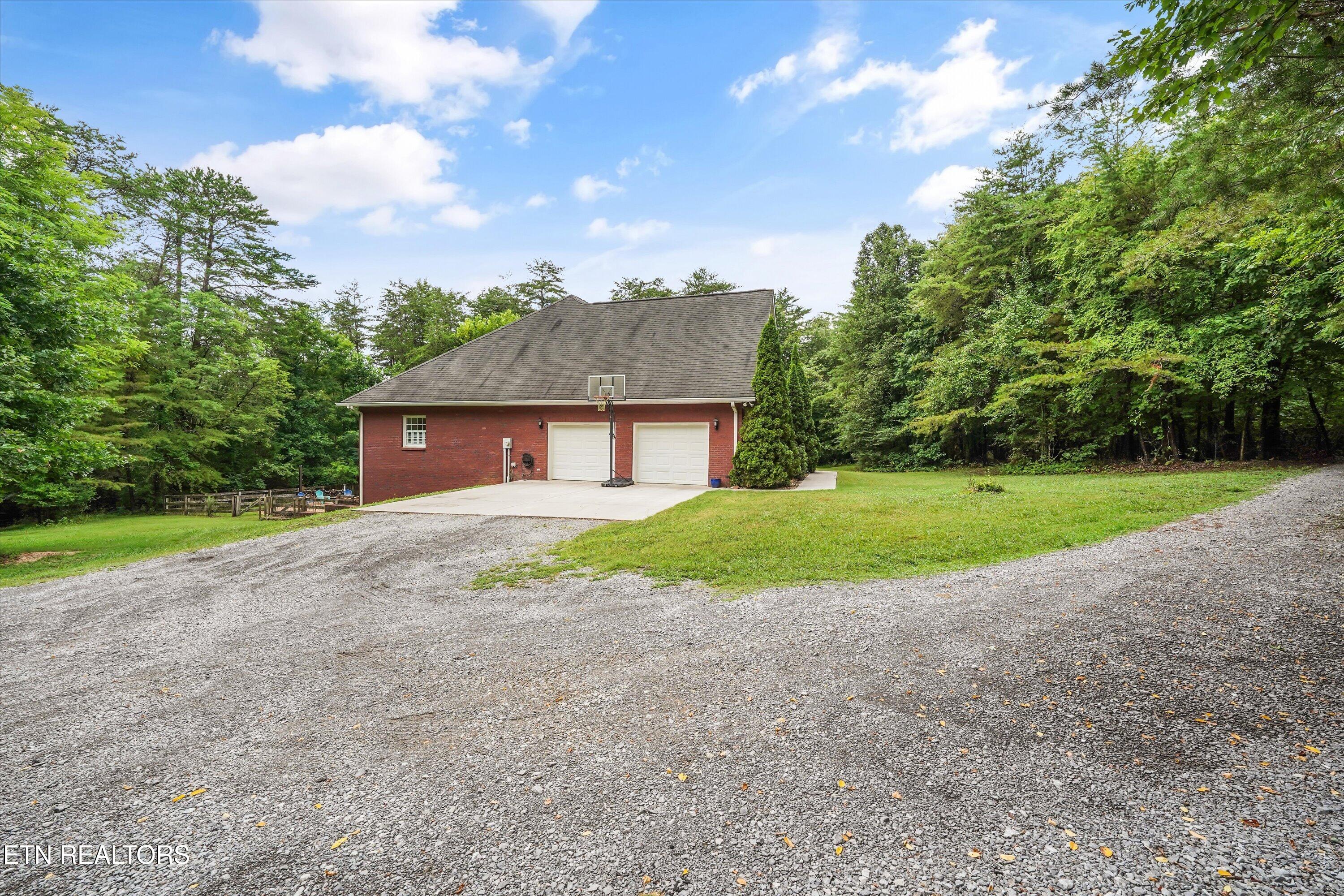 3727 Fox Creek Rd