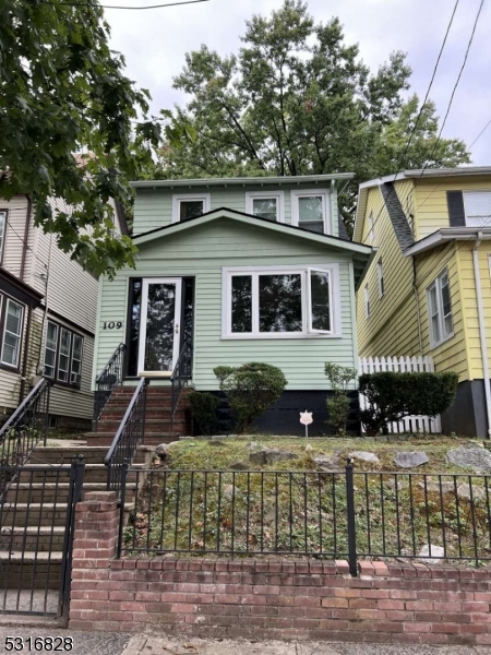 109 Mead St