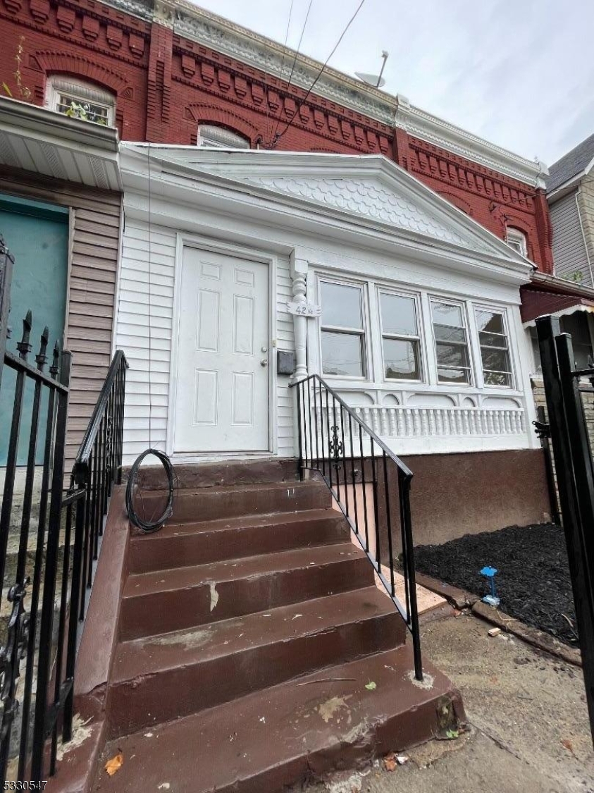42 Emmet St
