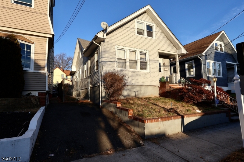 46 Laventhal Ave