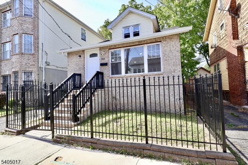 223 W End Ave