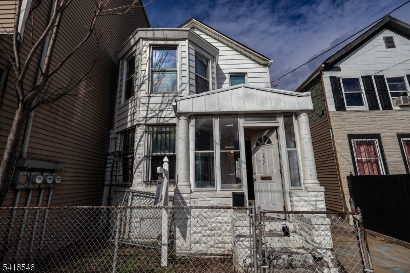 207 12Th Ave
