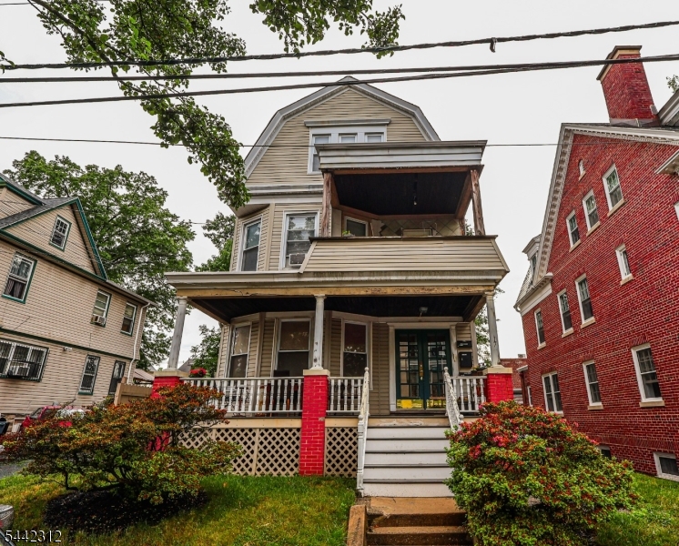17 Hazelwood Ave
