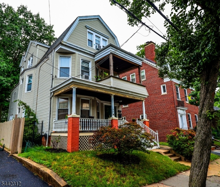 17 Hazelwood Ave