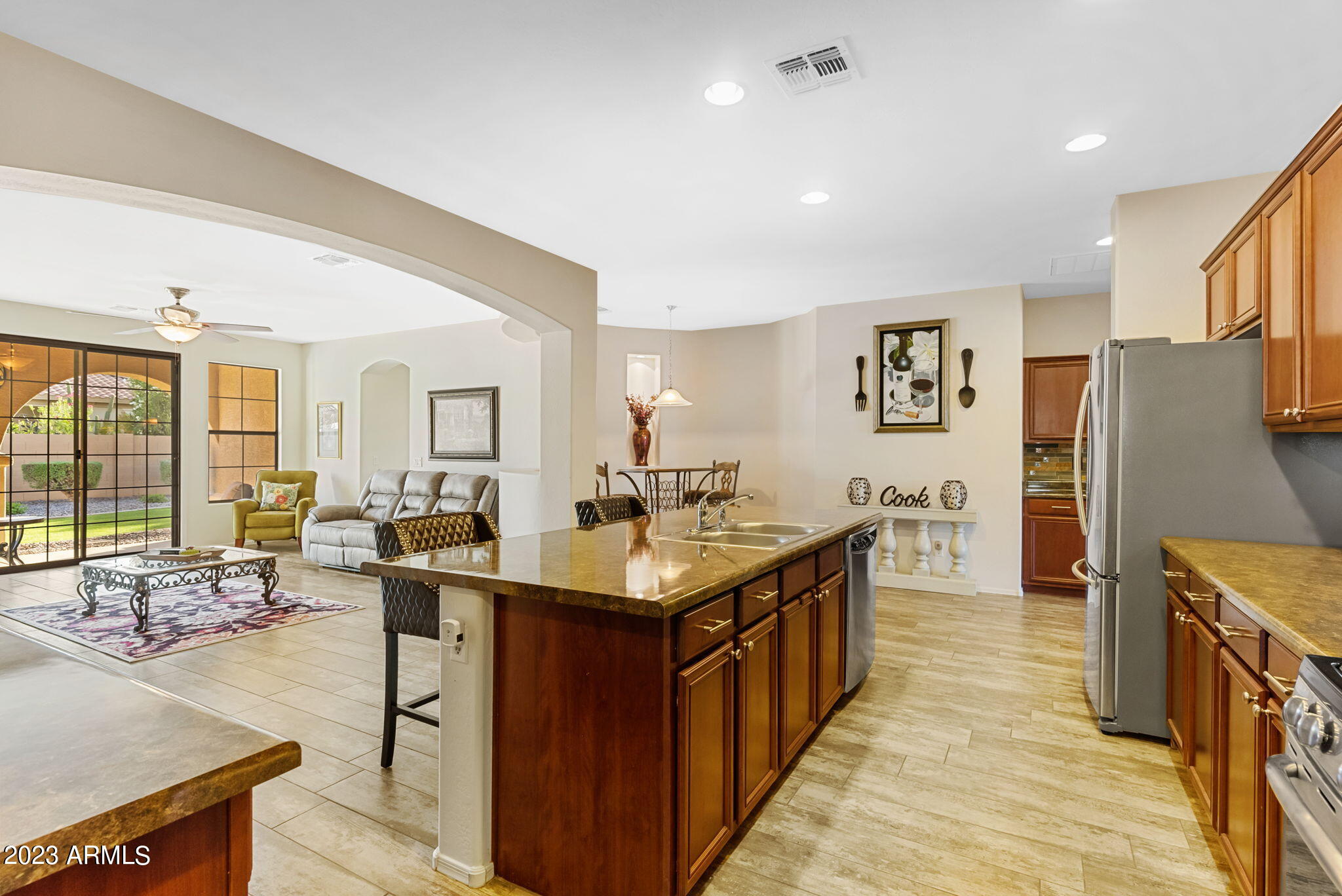 3015 E SPORTS Court