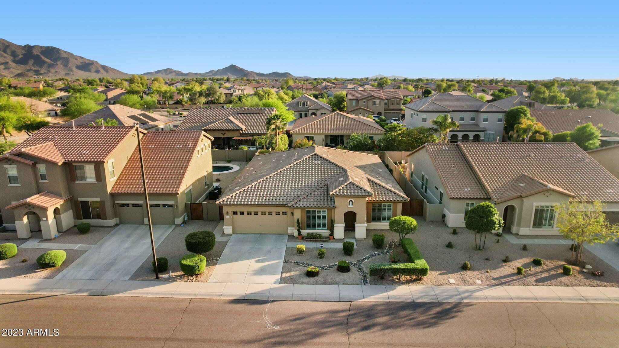 3015 E SPORTS Court