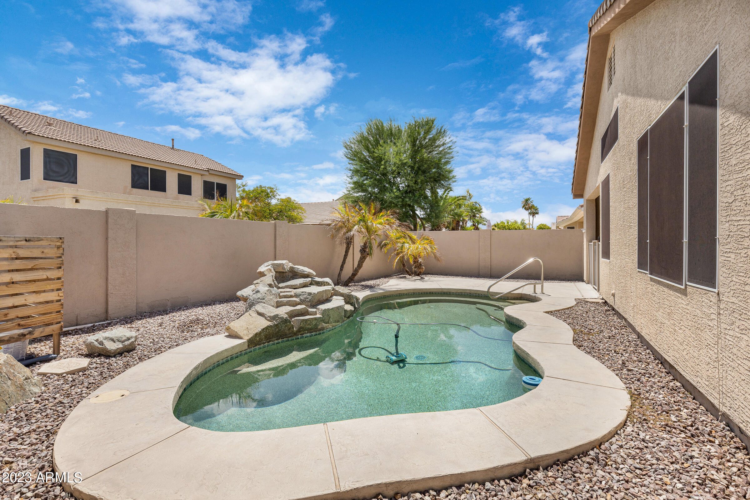 1339 W ENFIELD Way
