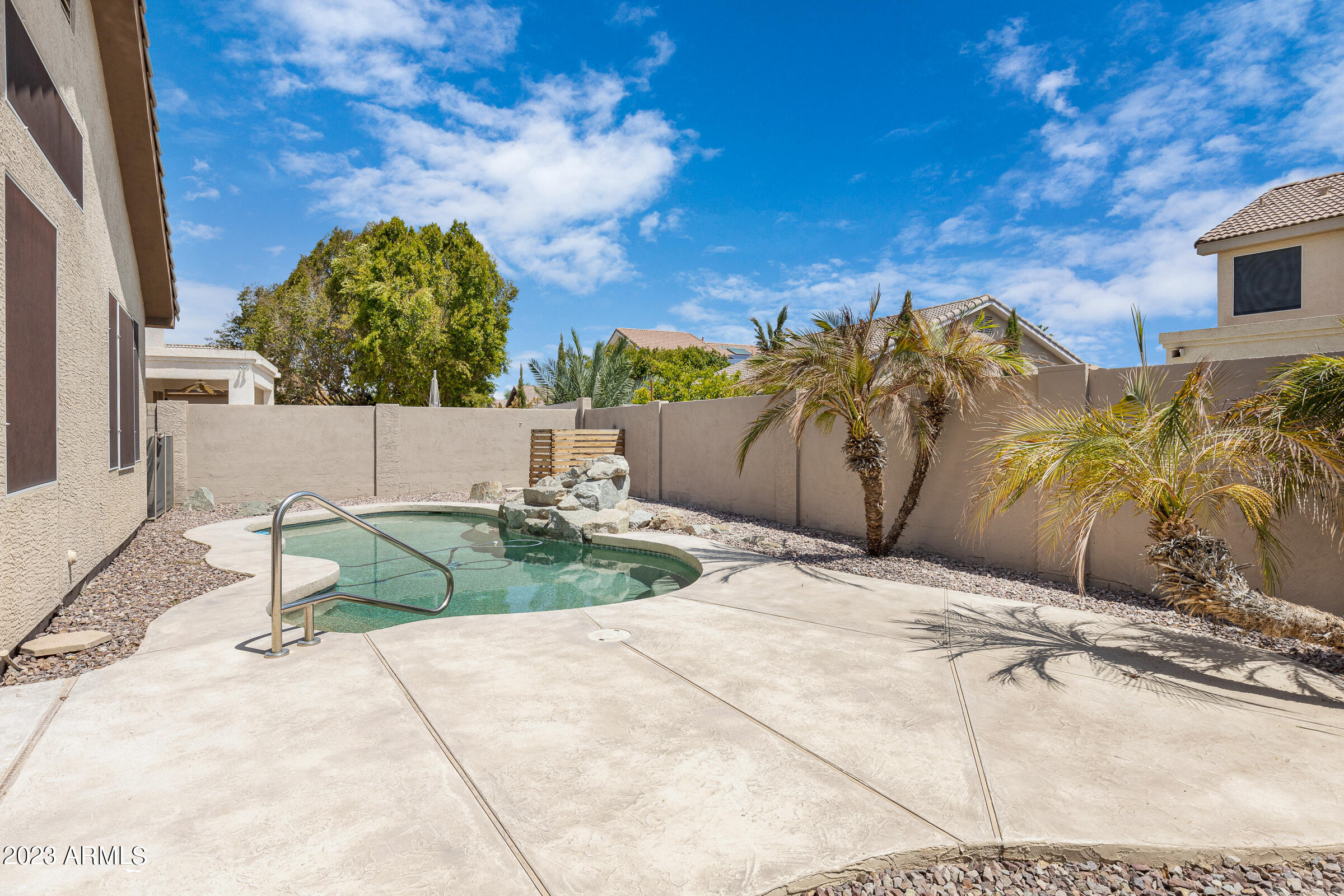 1339 W ENFIELD Way