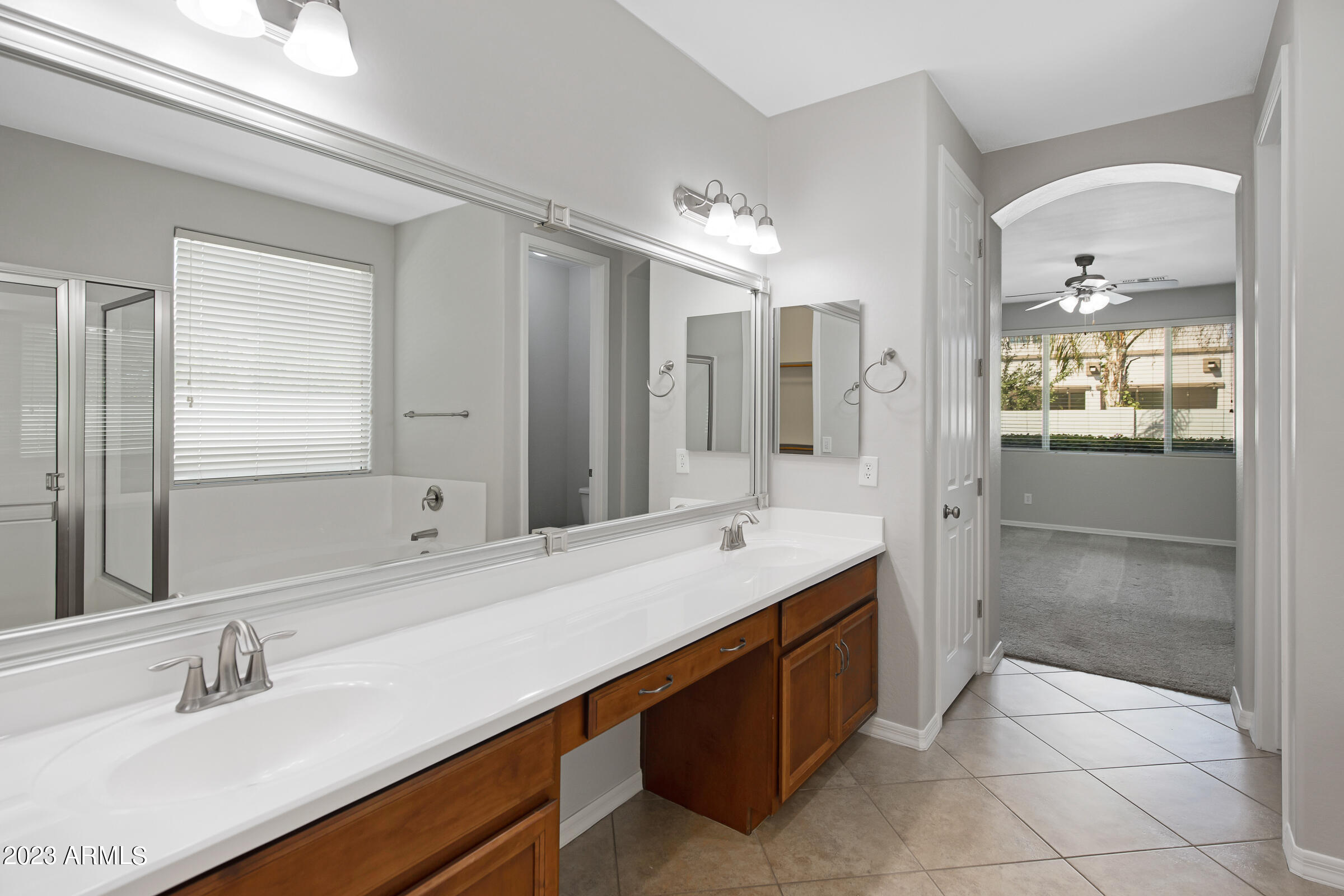 2524 E ELEANA Lane