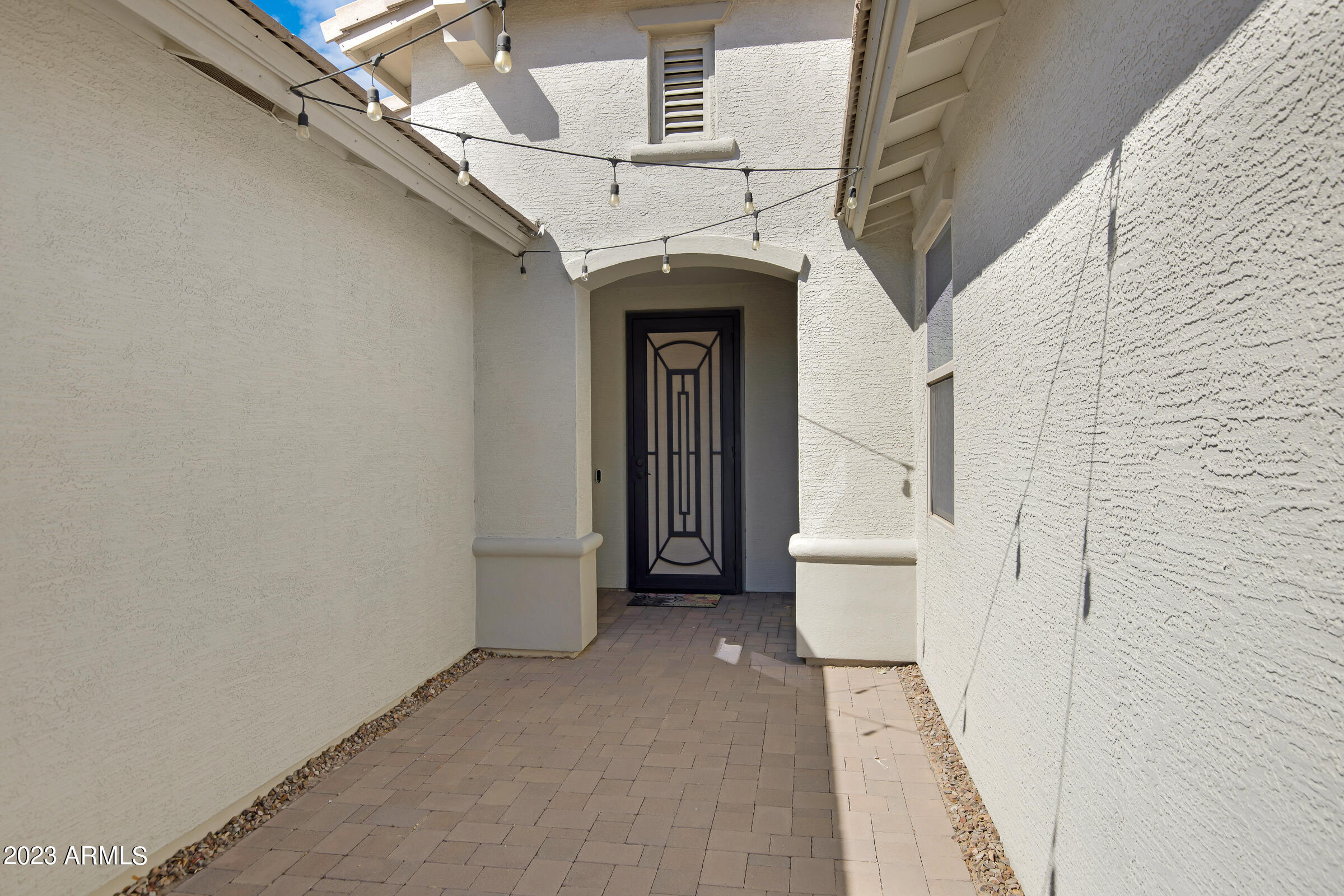 2524 E ELEANA Lane