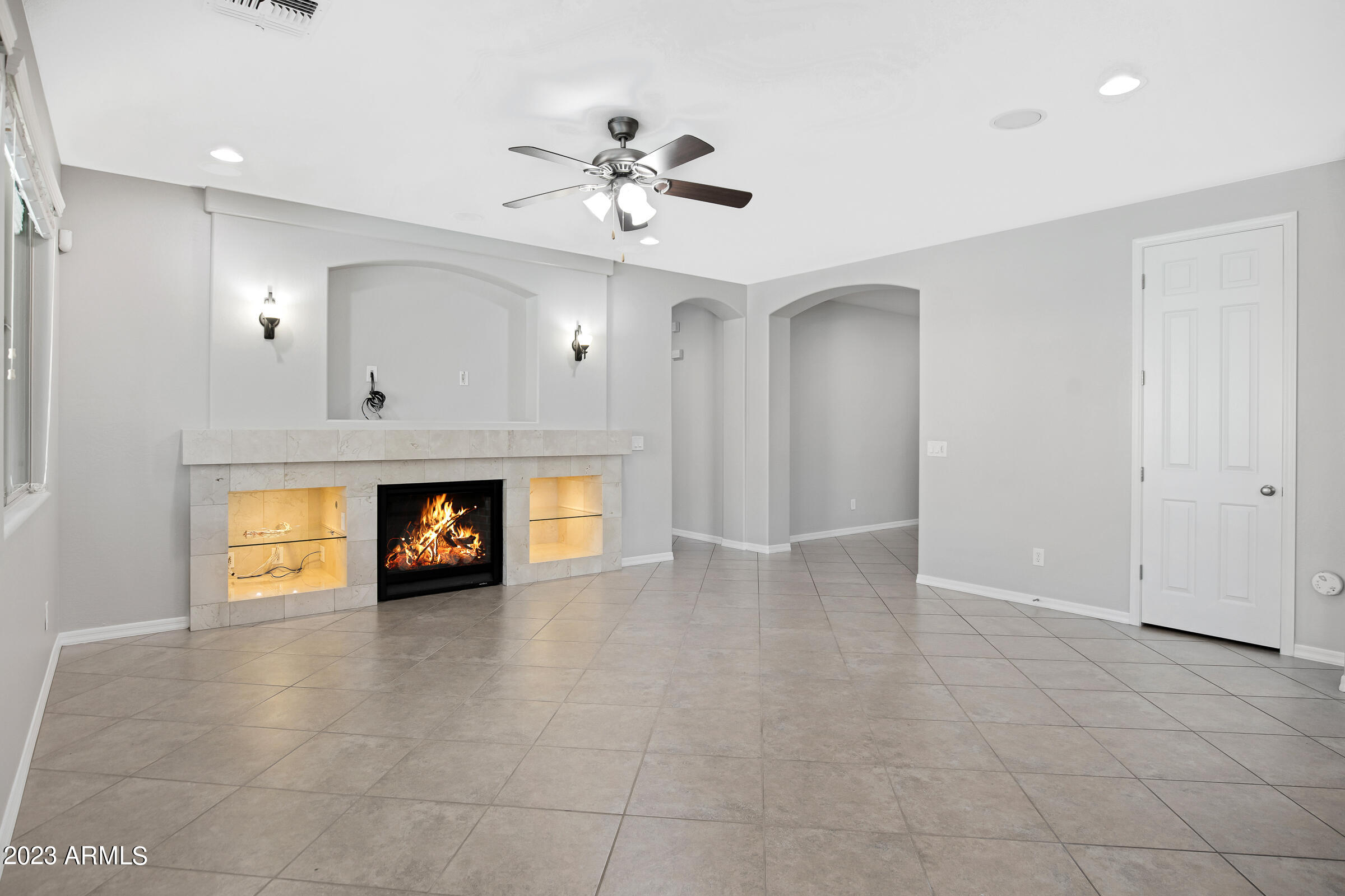 2524 E ELEANA Lane